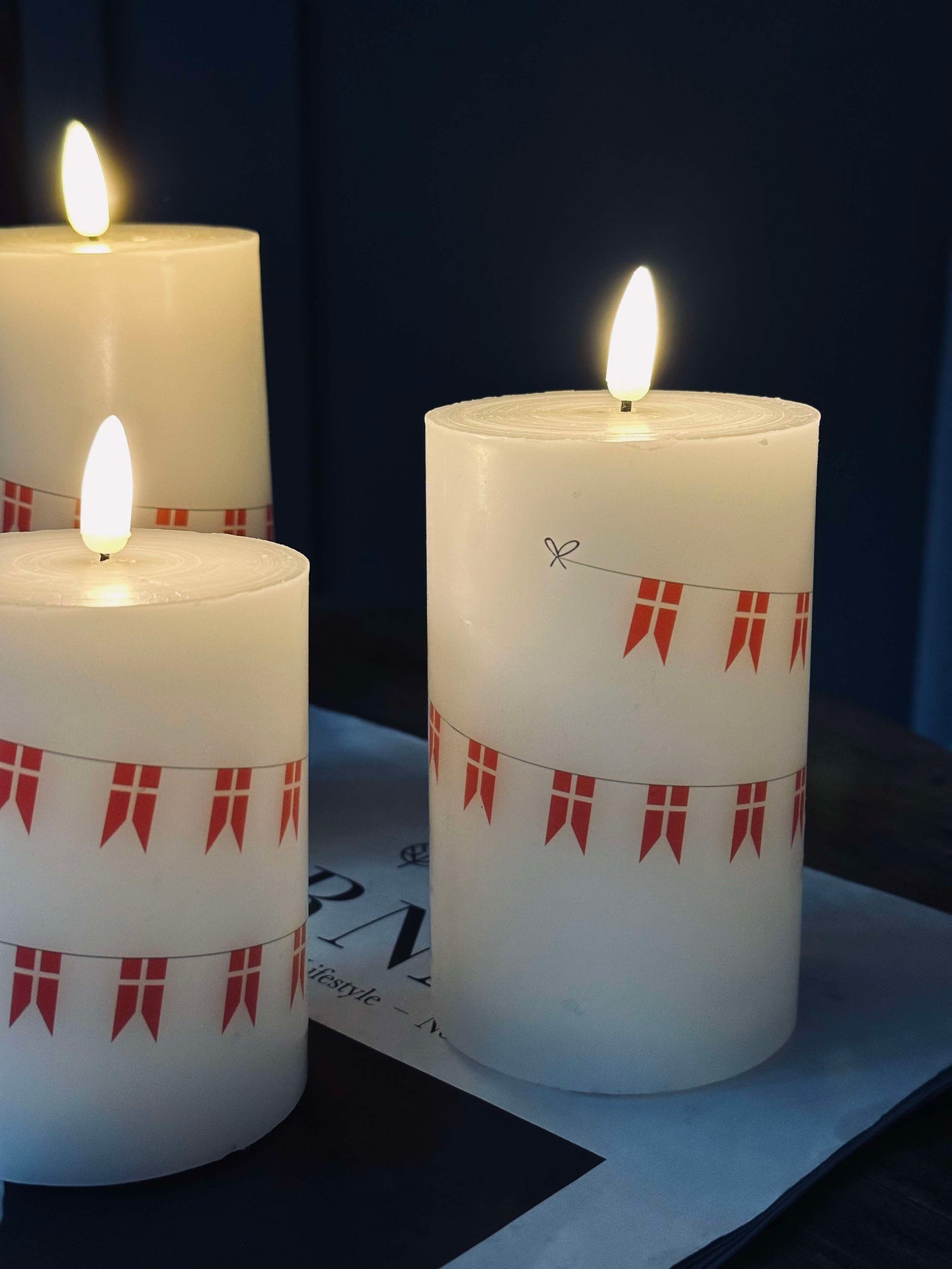 LED-Blockkerzen mit Flagge – Set mit 3 Stk. und Fernbedienung