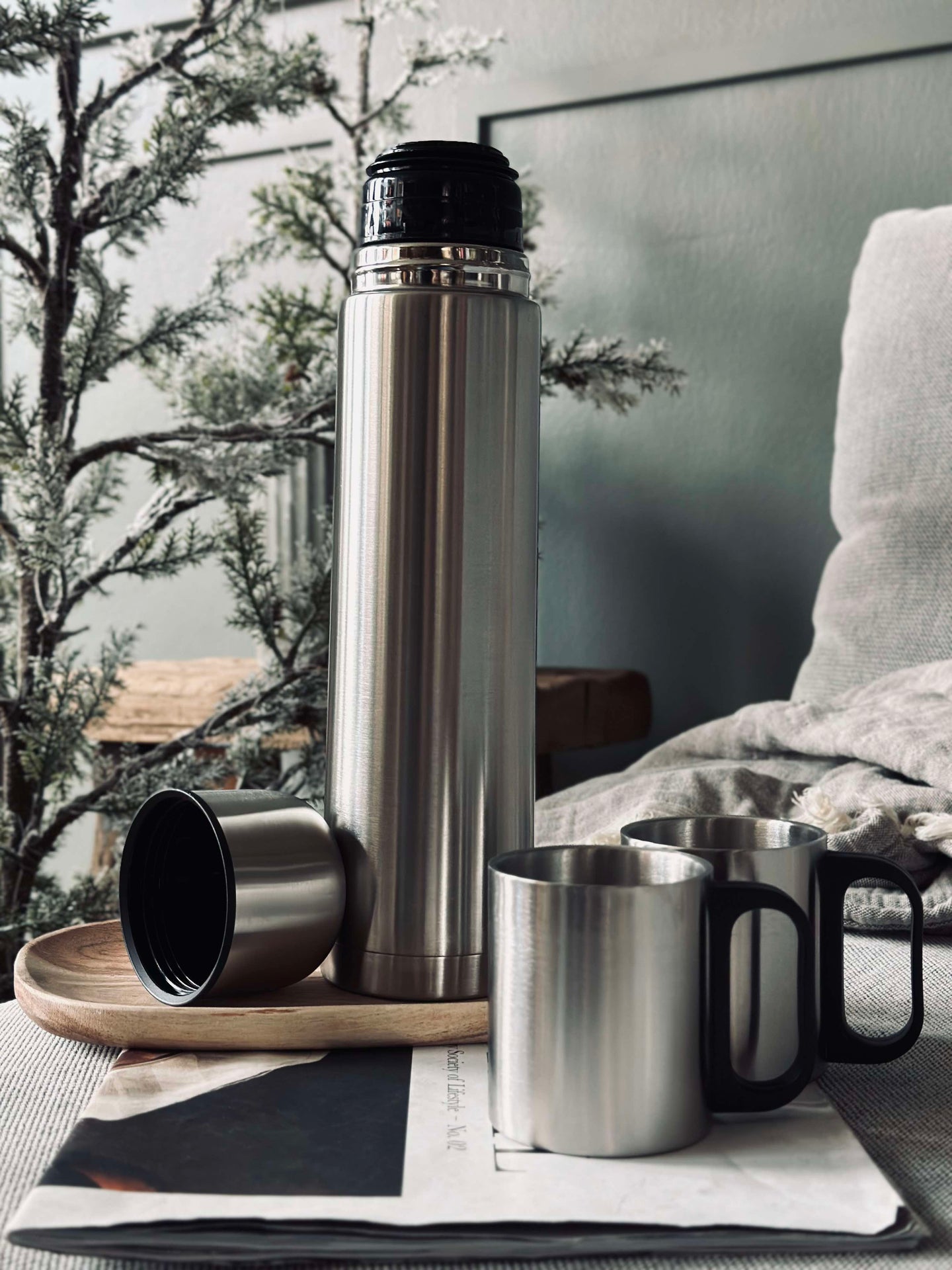 Thermoflasche mit 2 Bechern- 1000 ml.