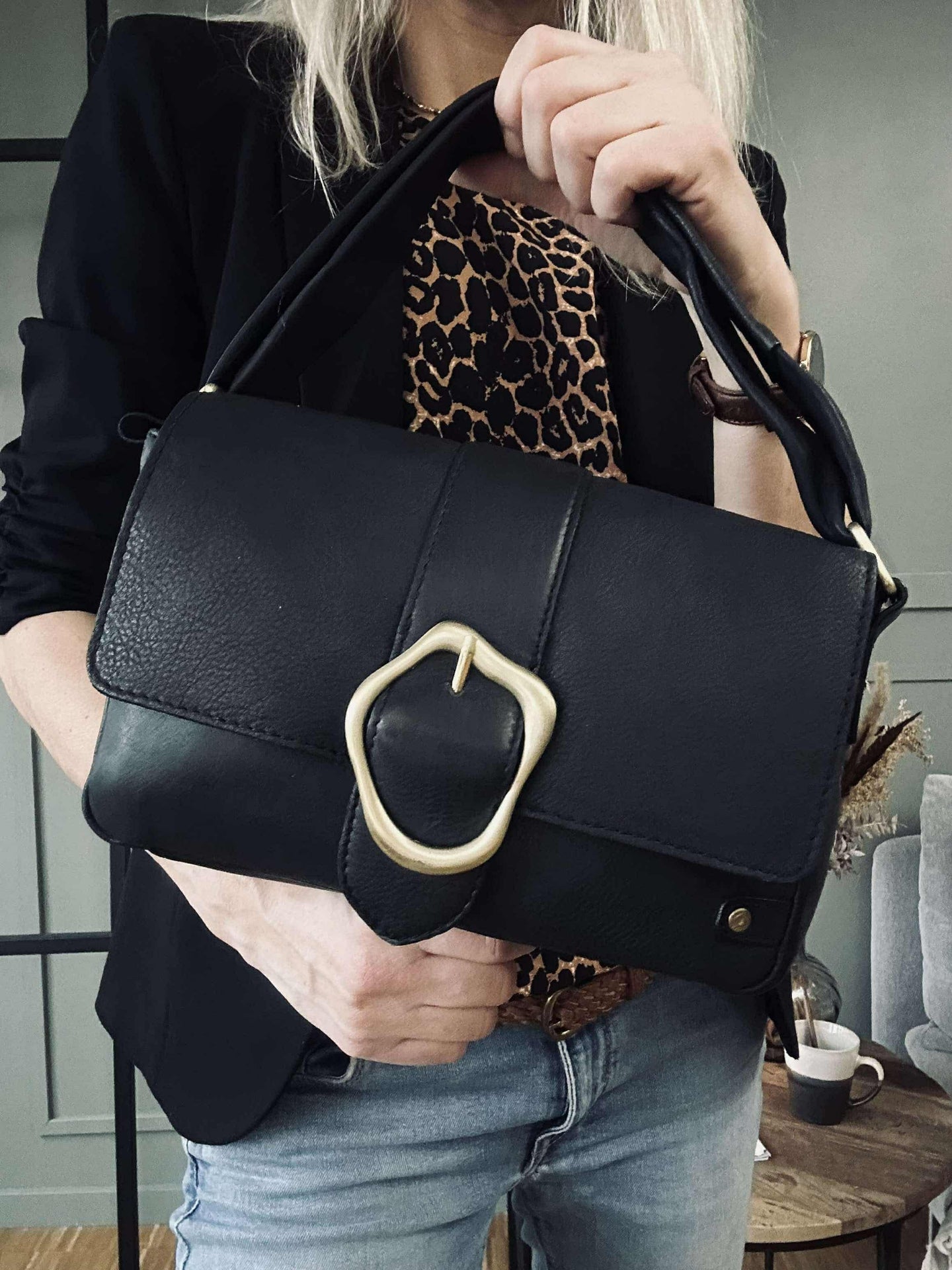 Crossover mit Schnalle - Black leather