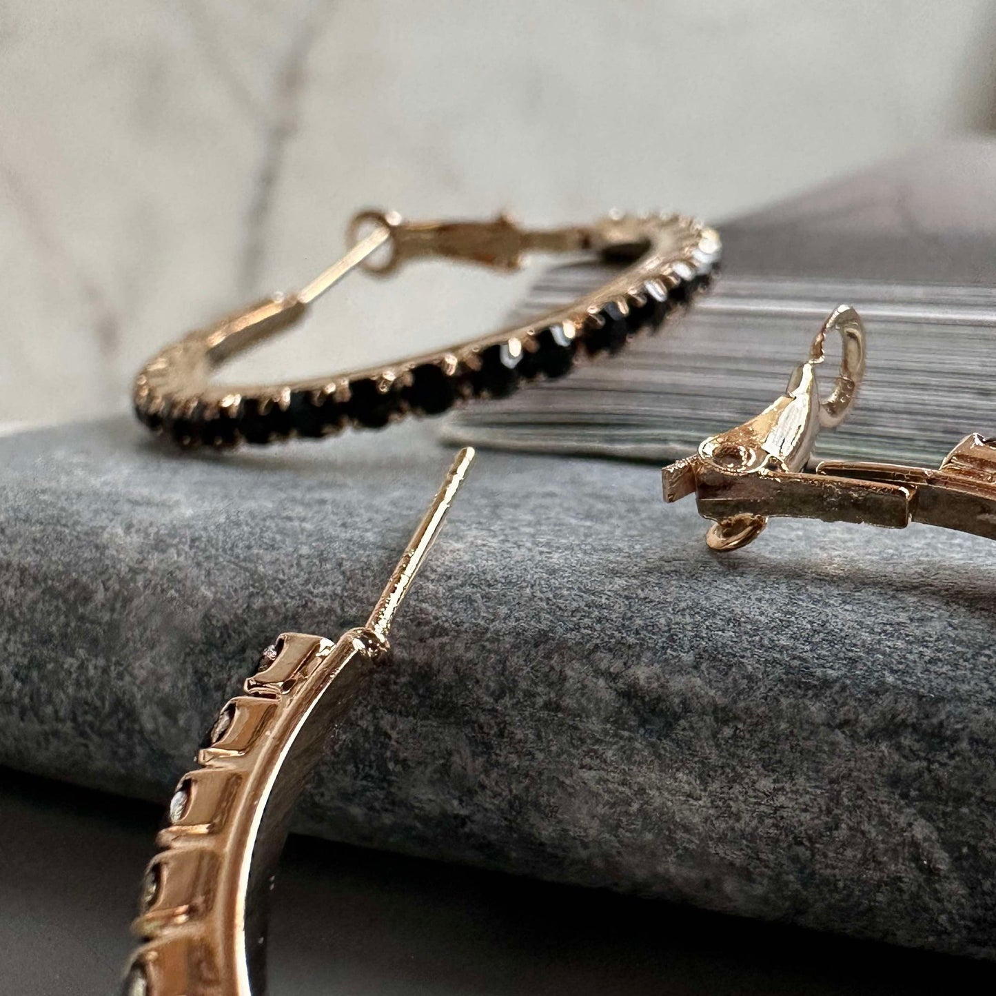 Ohrringe Smilla Hoops 18K vergoldet - Schwarz