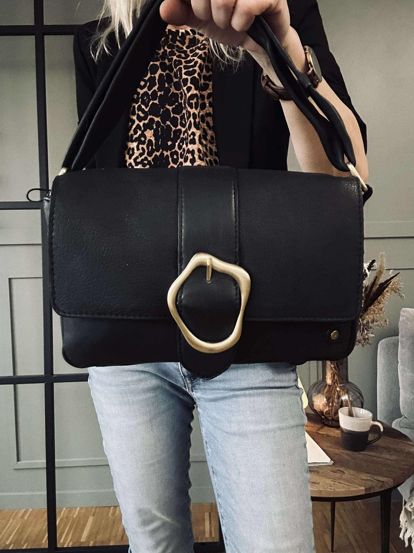 Crossover mit Schnalle - Black leather