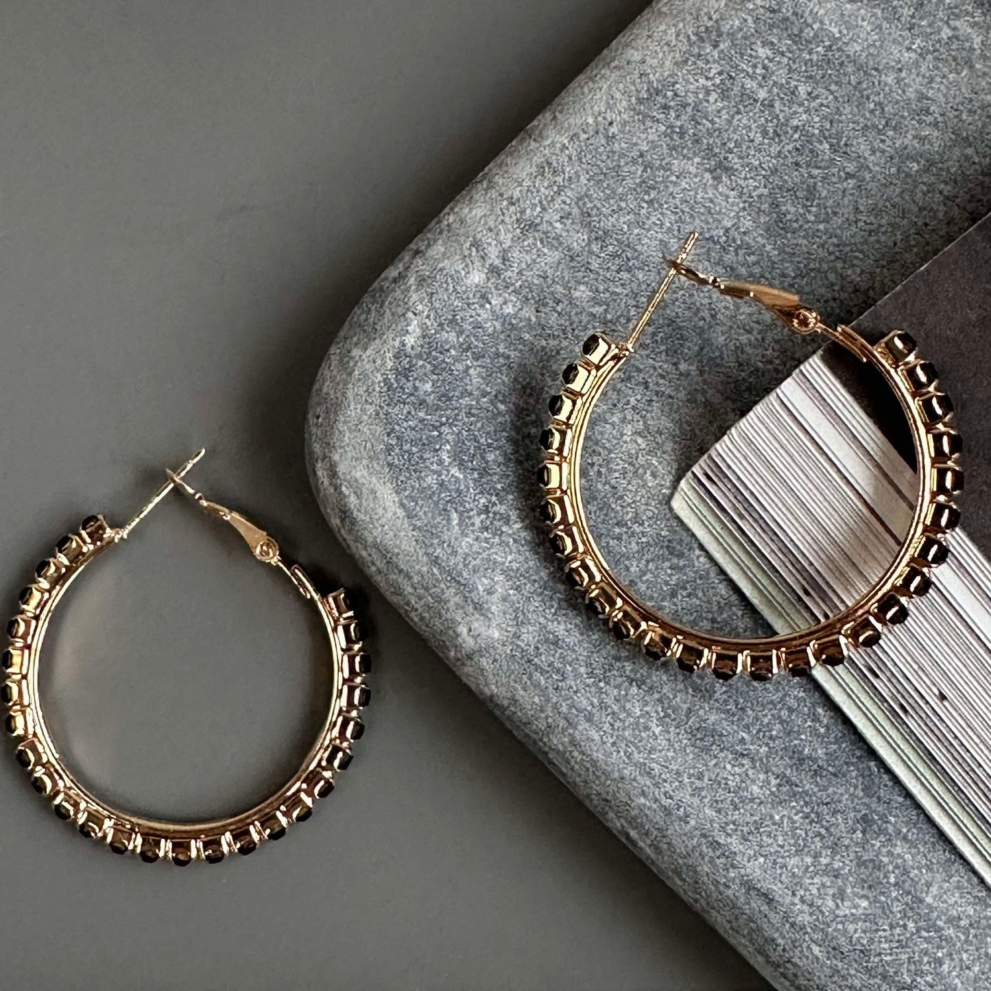 Ohrringe Smilla Hoops 18K vergoldet - Schwarz