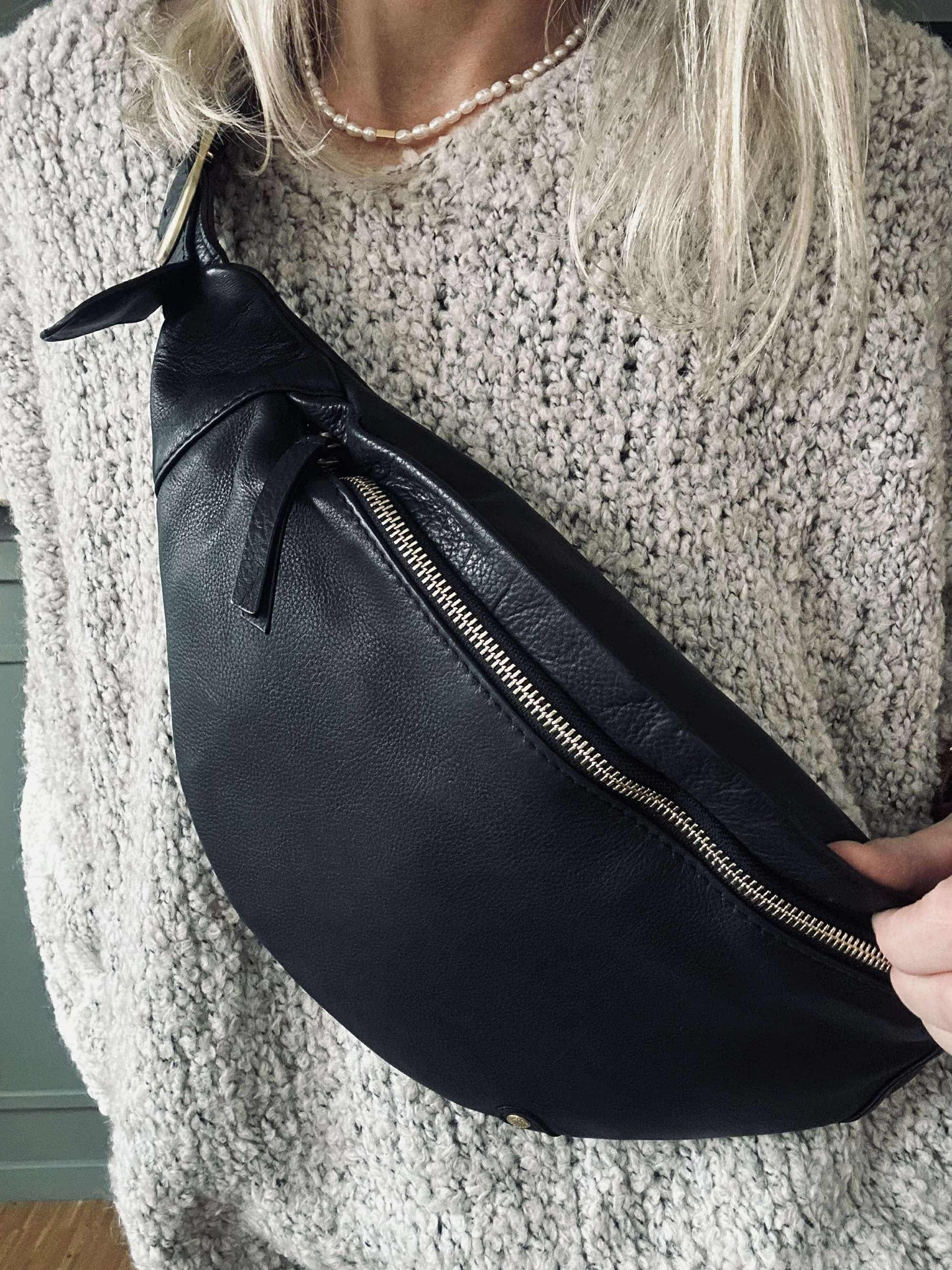 Gürteltasche mit Schnalle - Black leather