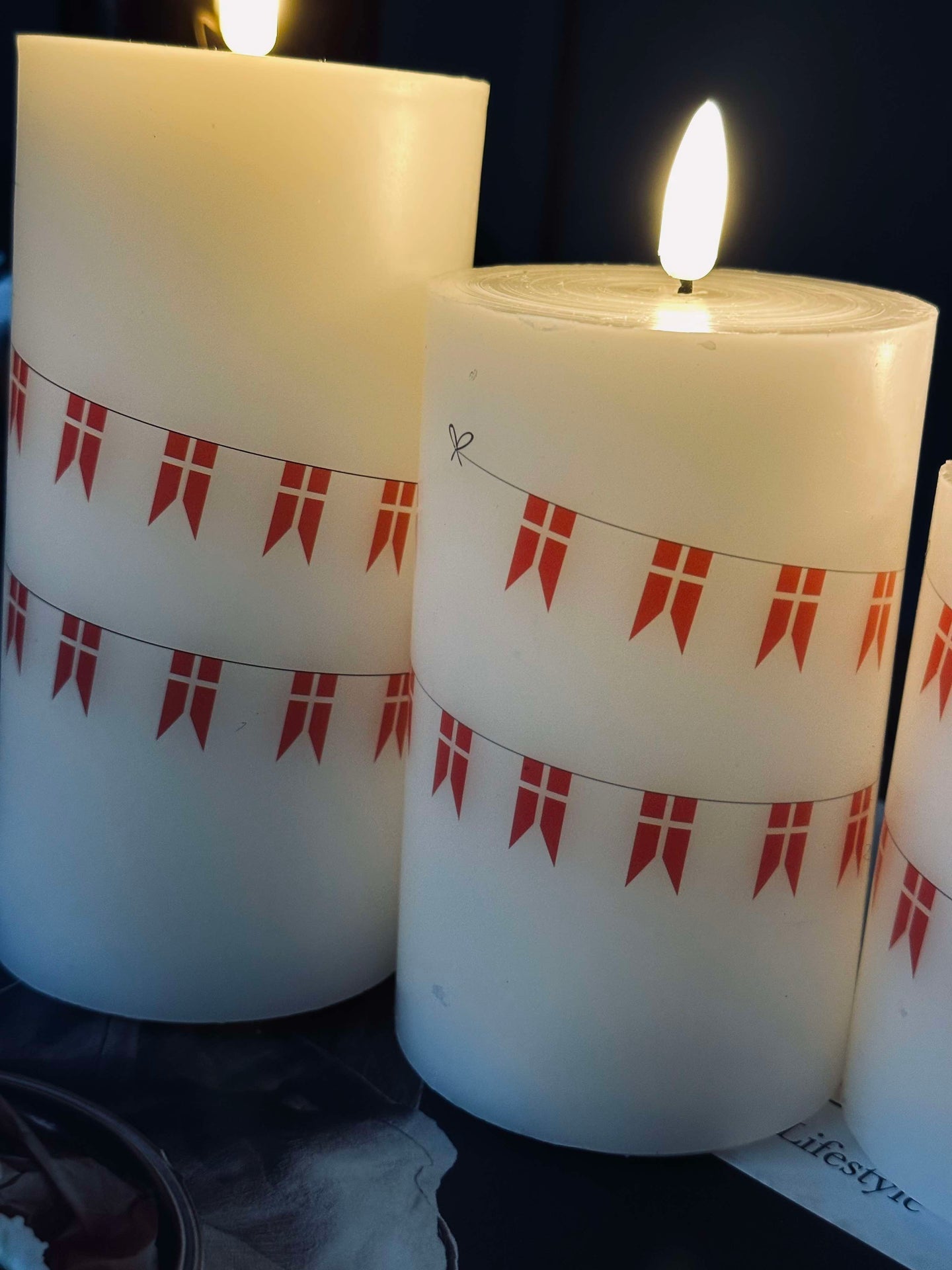 LED-Blockkerzen mit Flagge – Set mit 3 Stk. und Fernbedienung