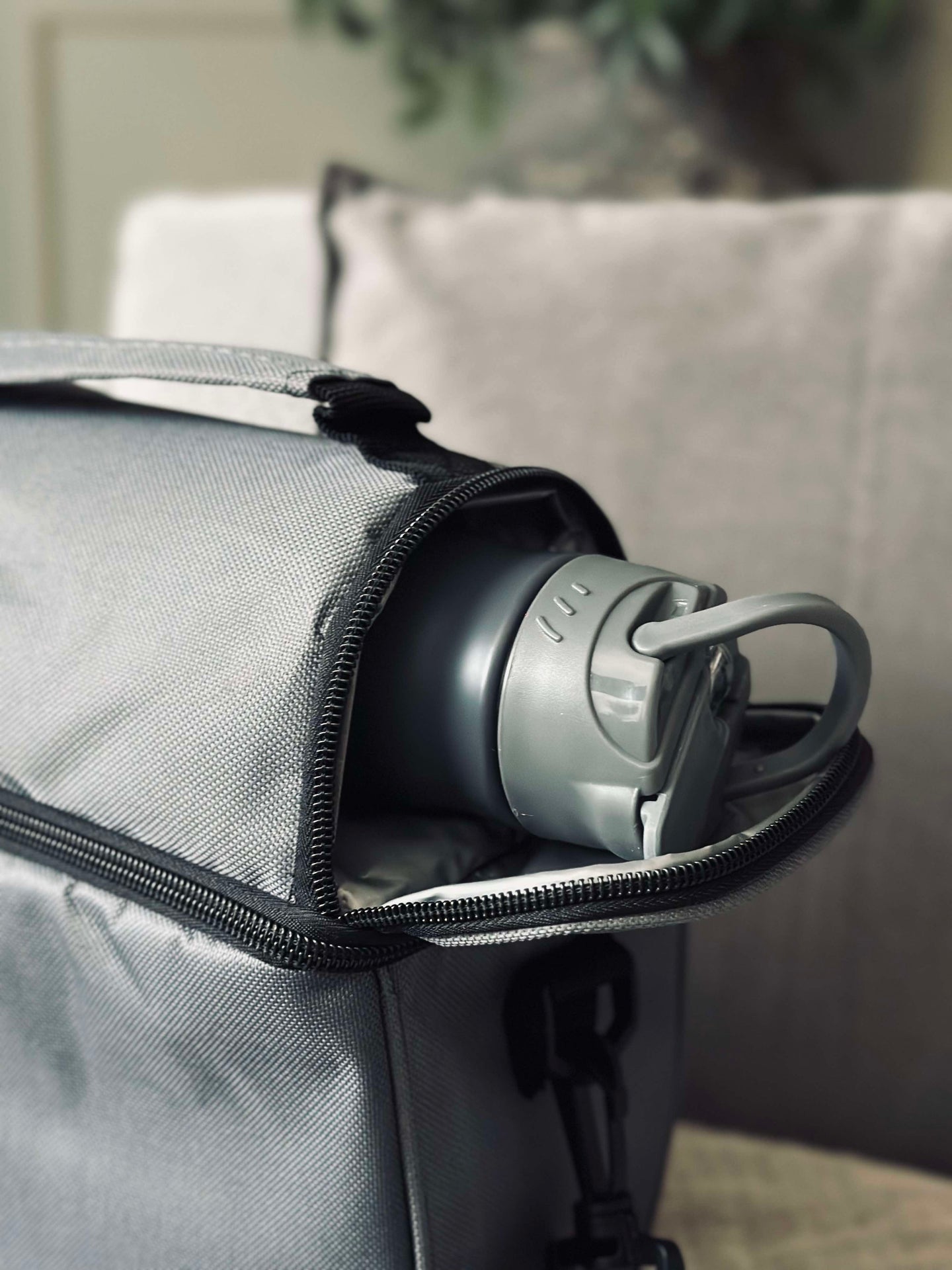 Kühltasche mit Inhalt - Grau