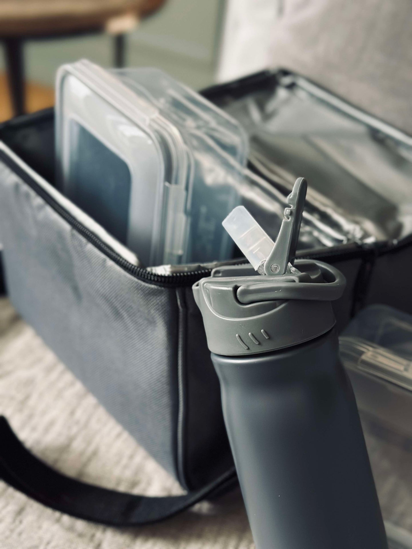 Kühltasche mit Inhalt - Grau