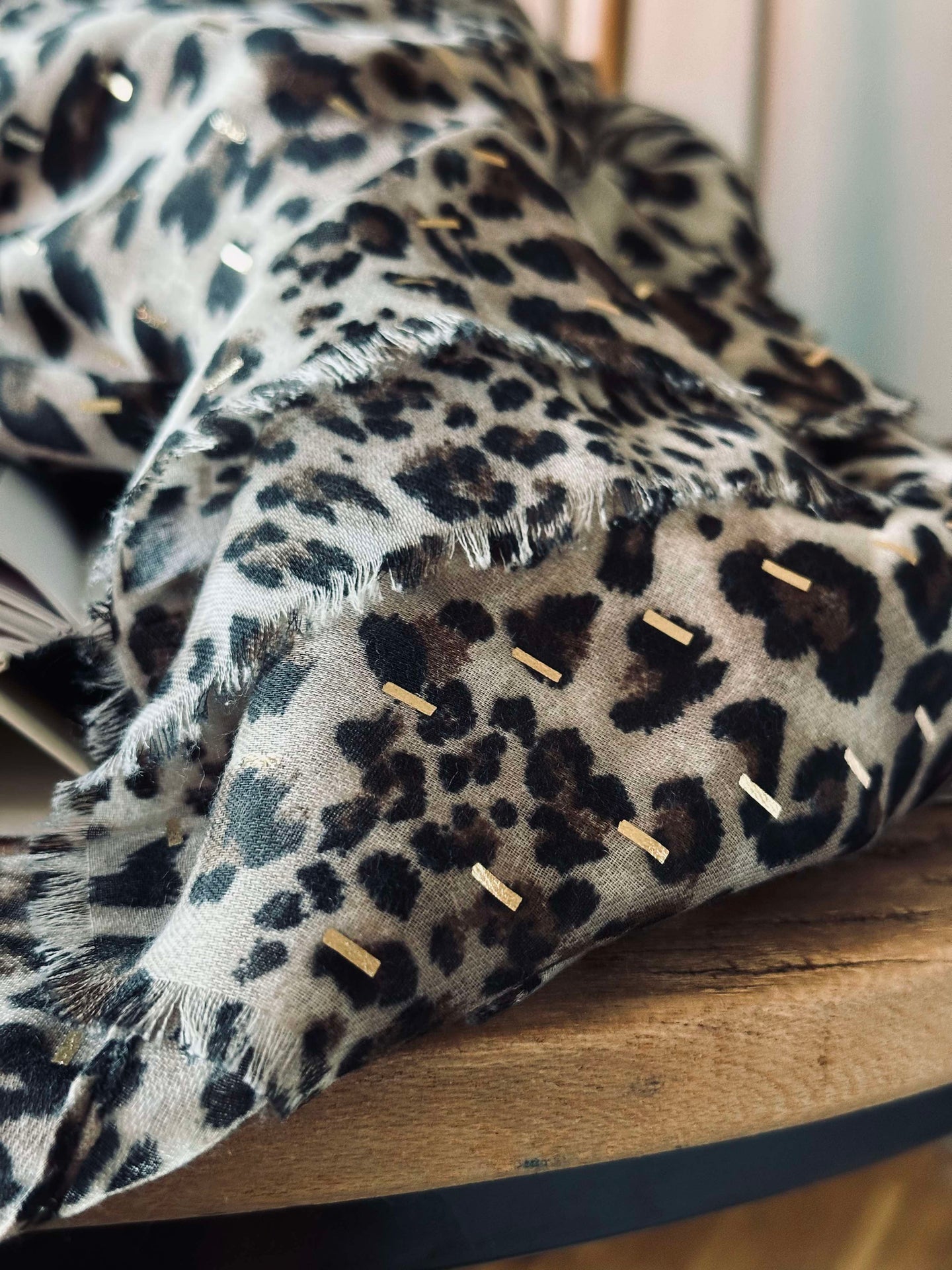 Schal Leopard mit Golddetail - Camel