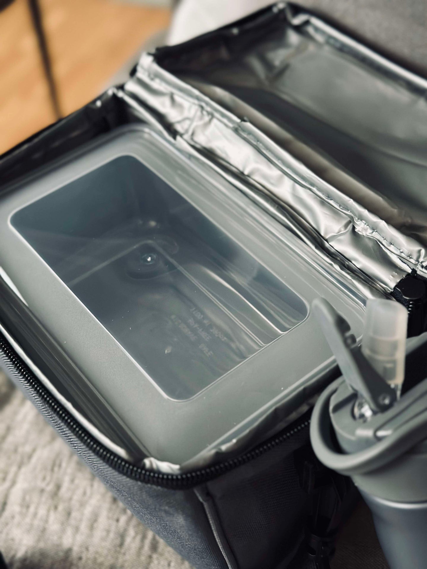 Kühltasche mit Inhalt - Grau