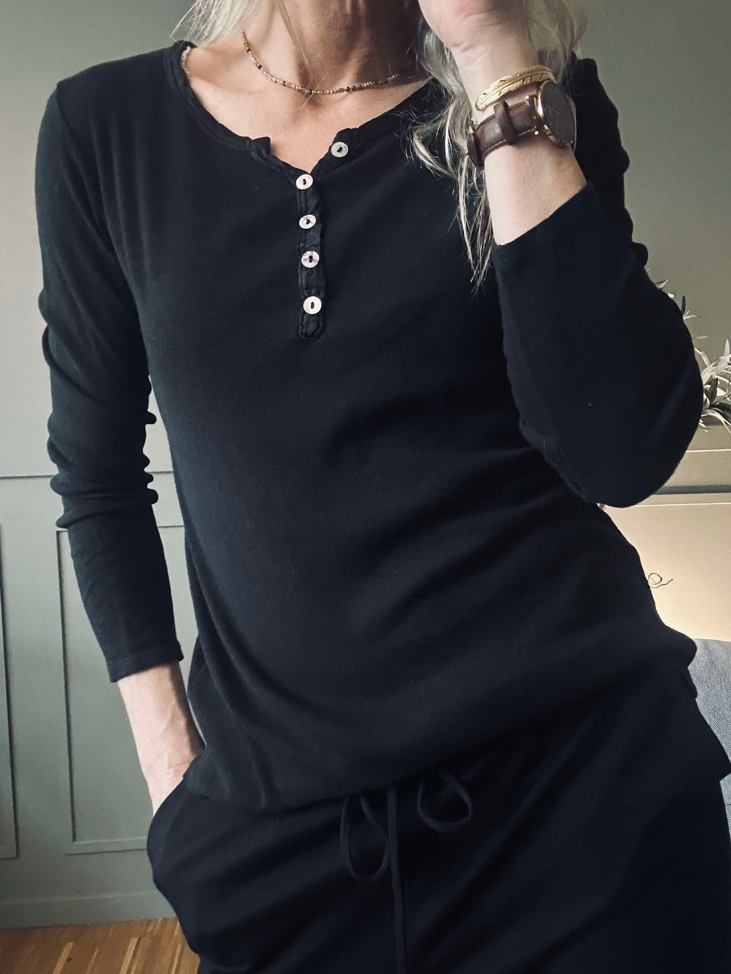 Basic-Bluse mit Knöpfen – Black