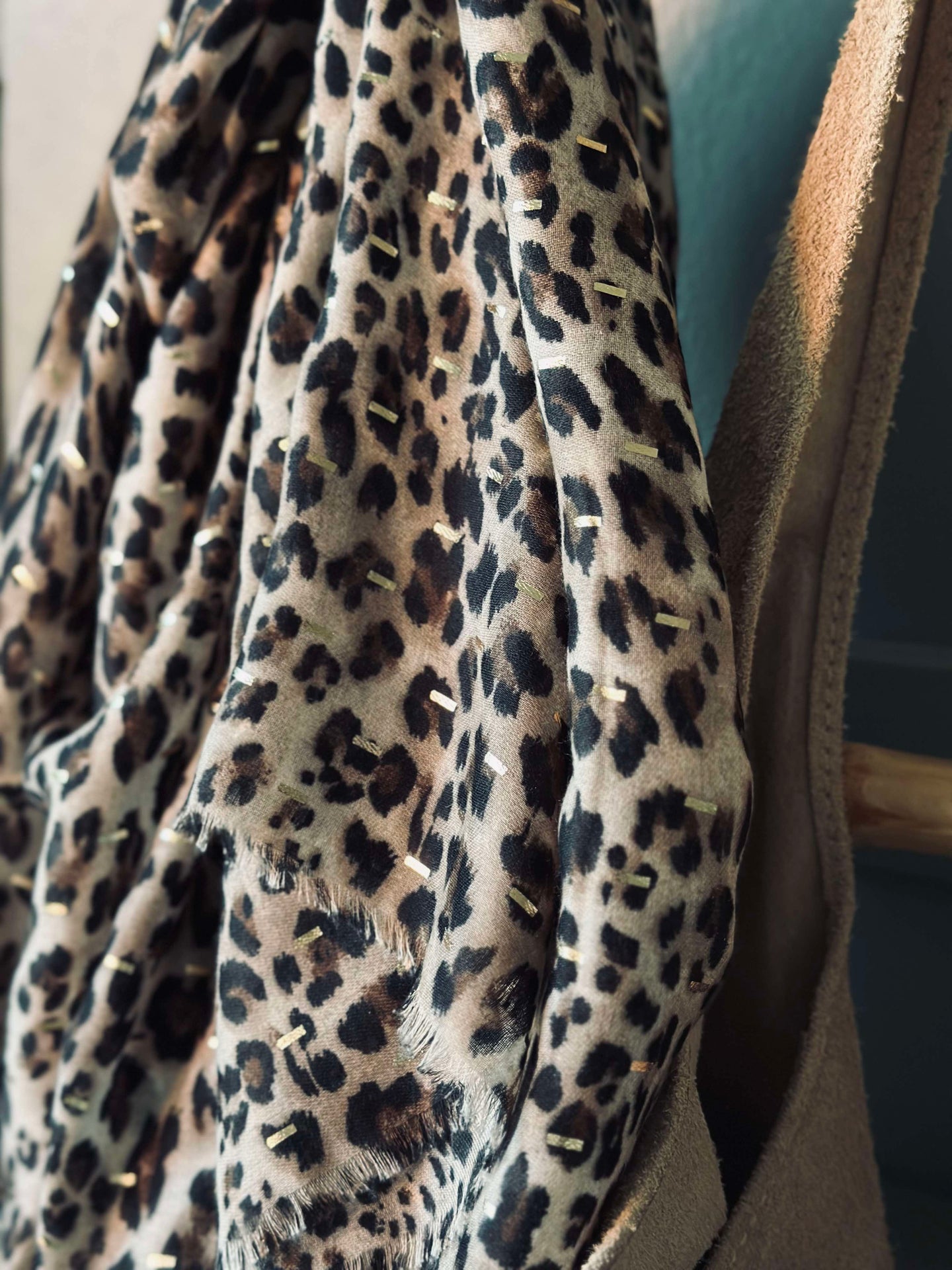 Schal Leopard mit Golddetail - Camel