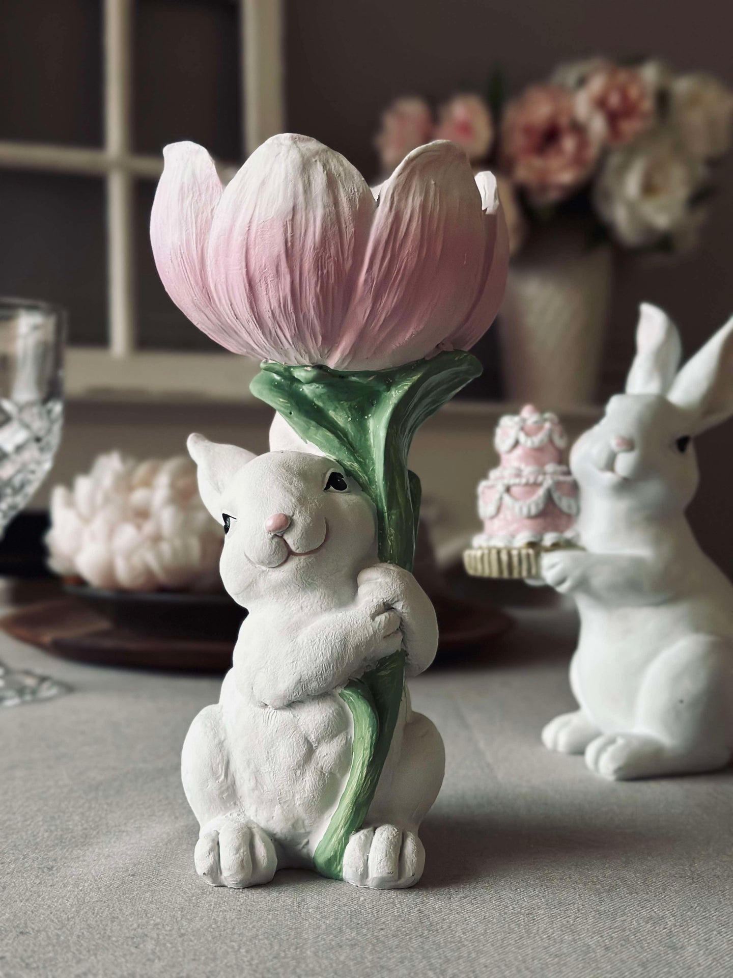 Hase mit Blume