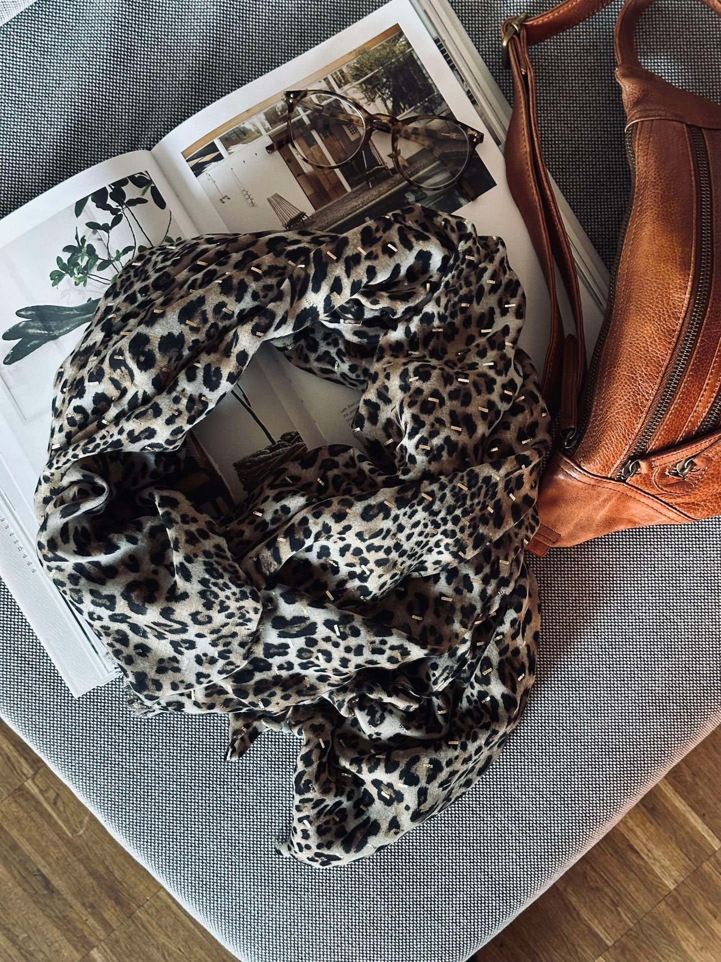 Tuch Leopard mit Golddetail - Beige