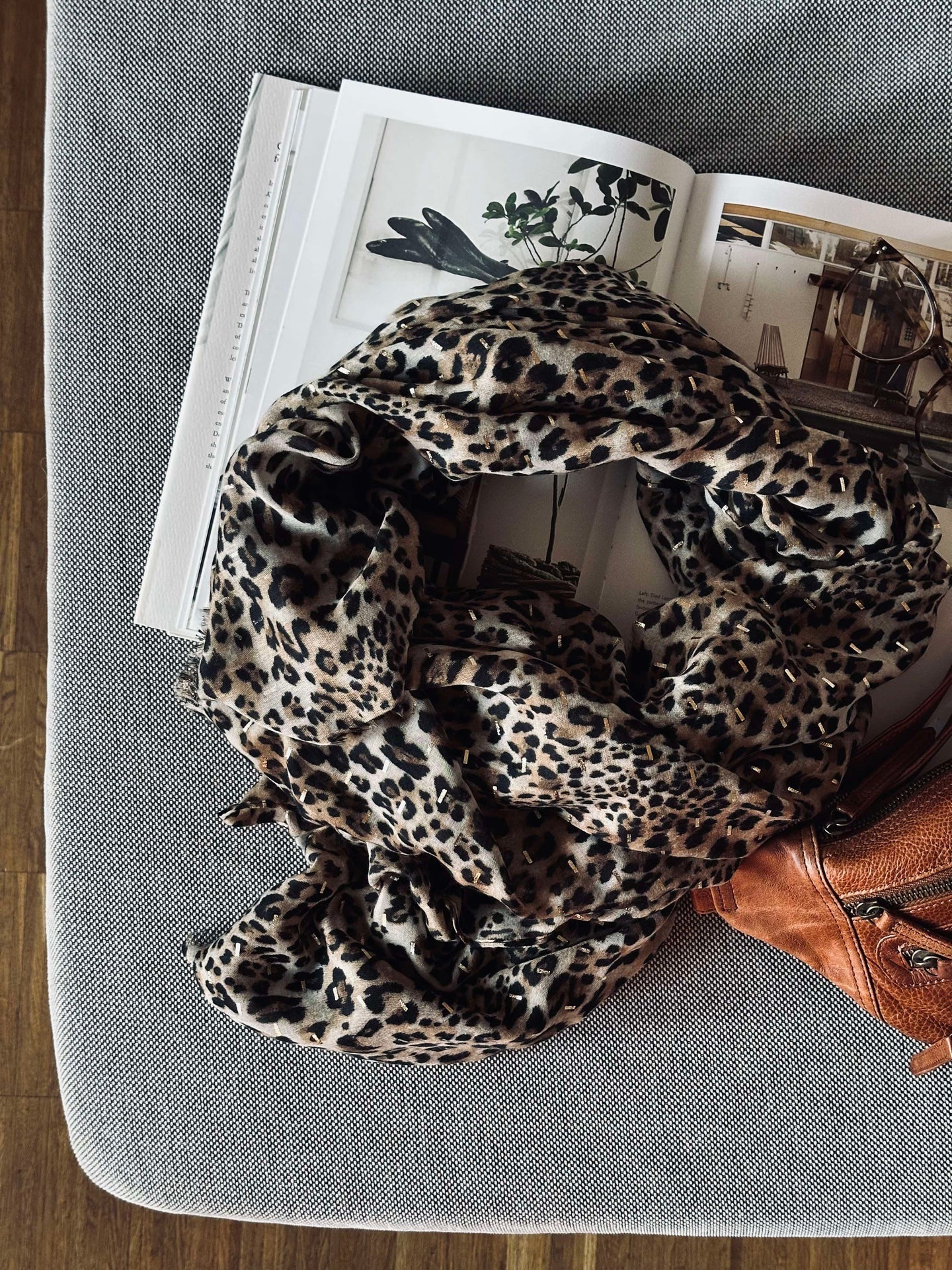 Tuch Leopard mit Golddetail - Beige