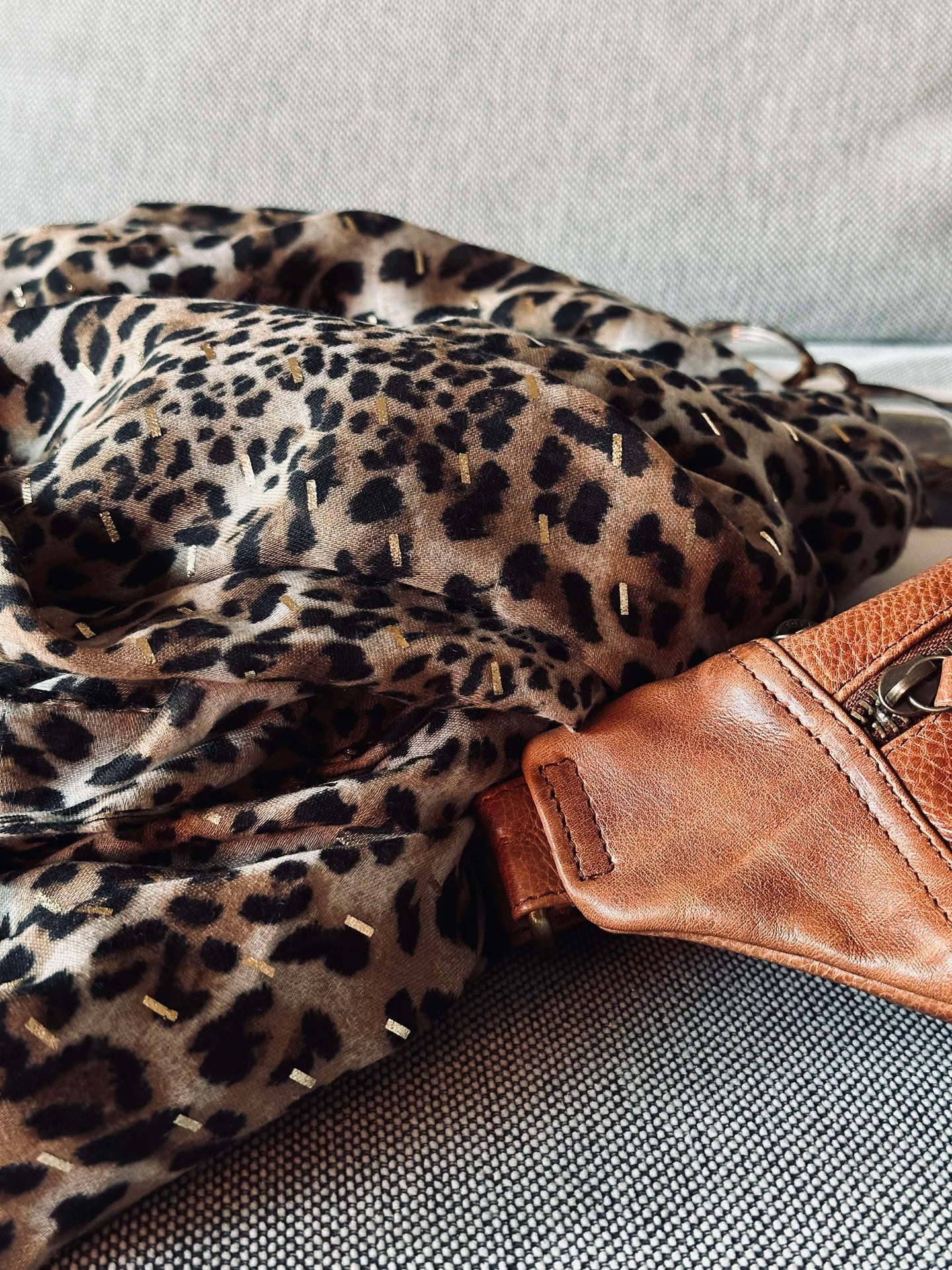 Tuch Leopard mit Golddetail - Beige