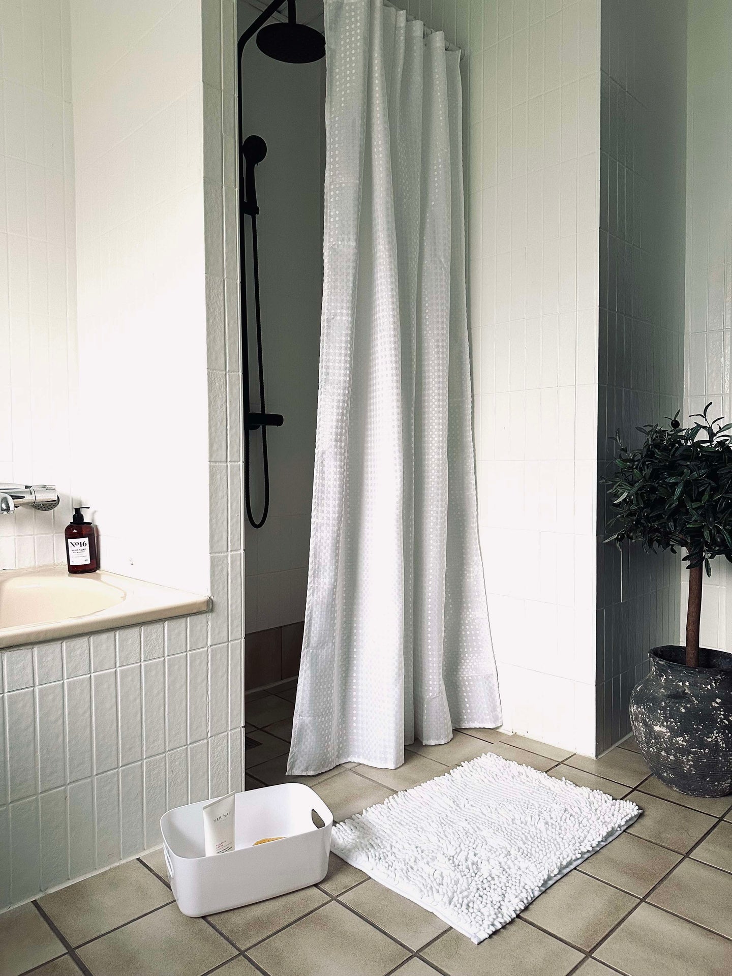 Badezimmer-Set: Duschvorhang & Badematte / Weiß