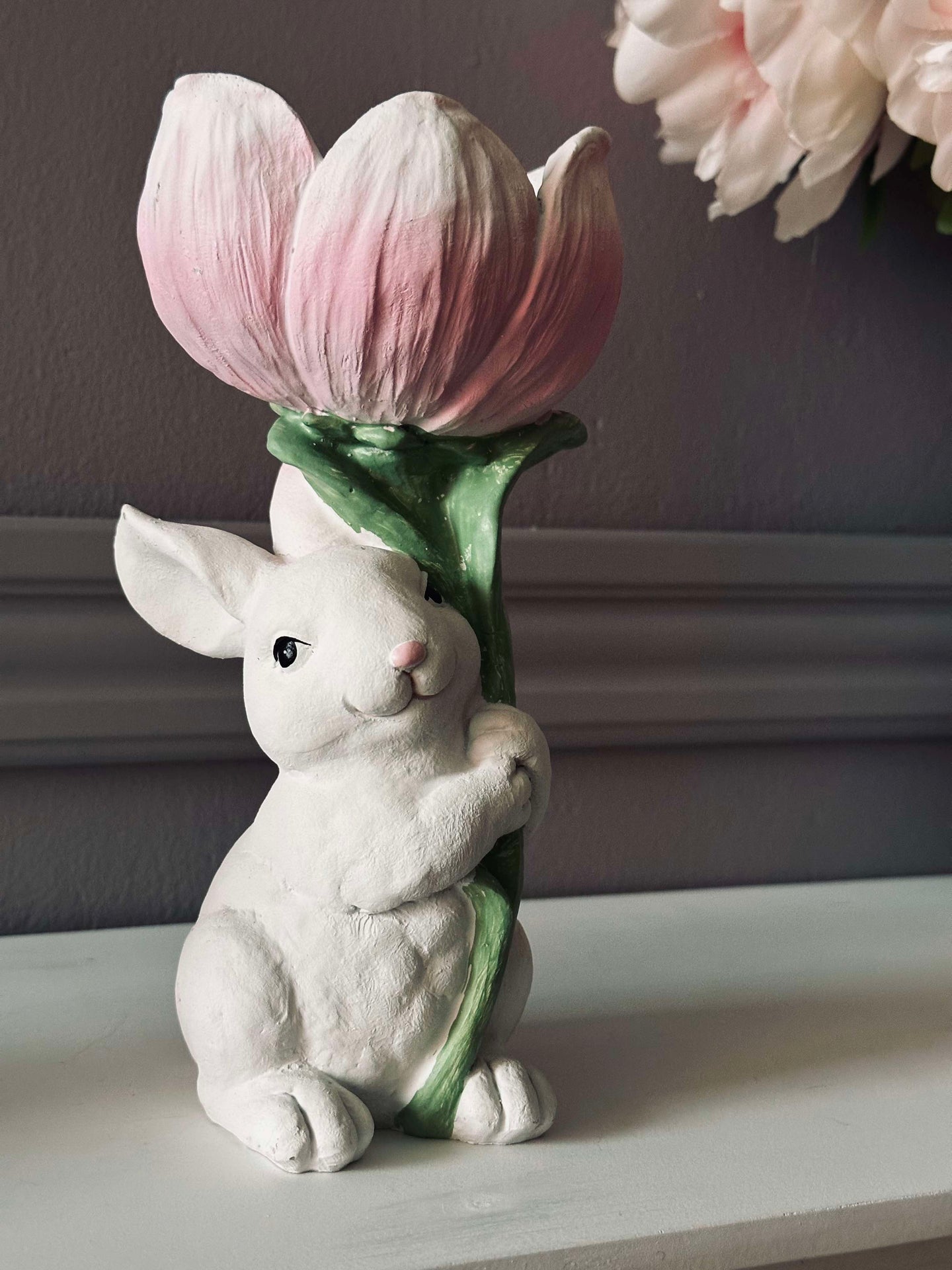 Hase mit Blume