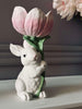 Hase mit Blume