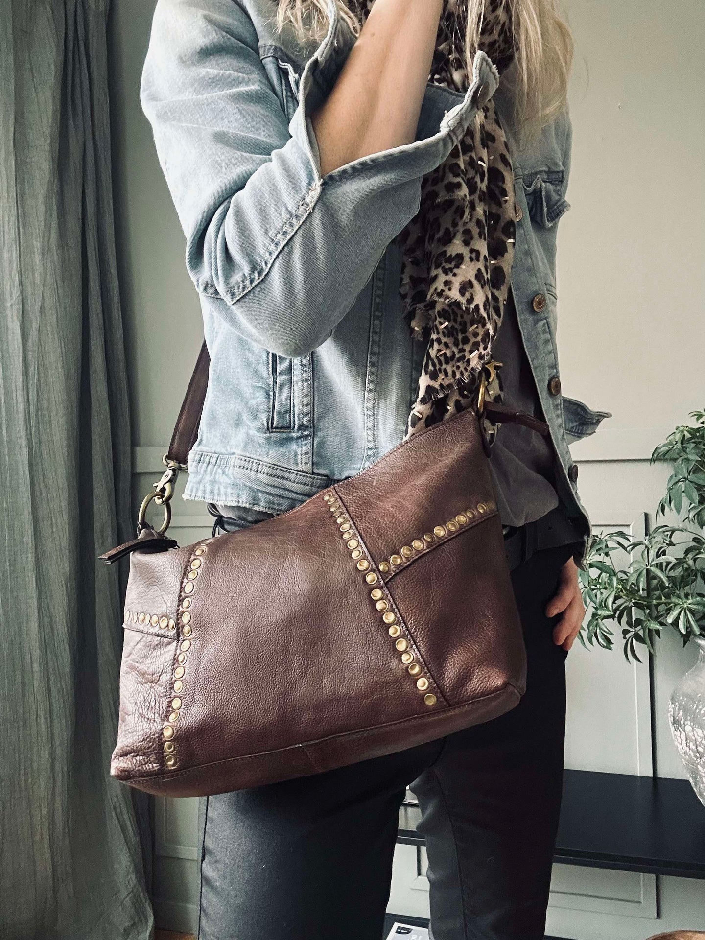Schultertasche Loni Smoke