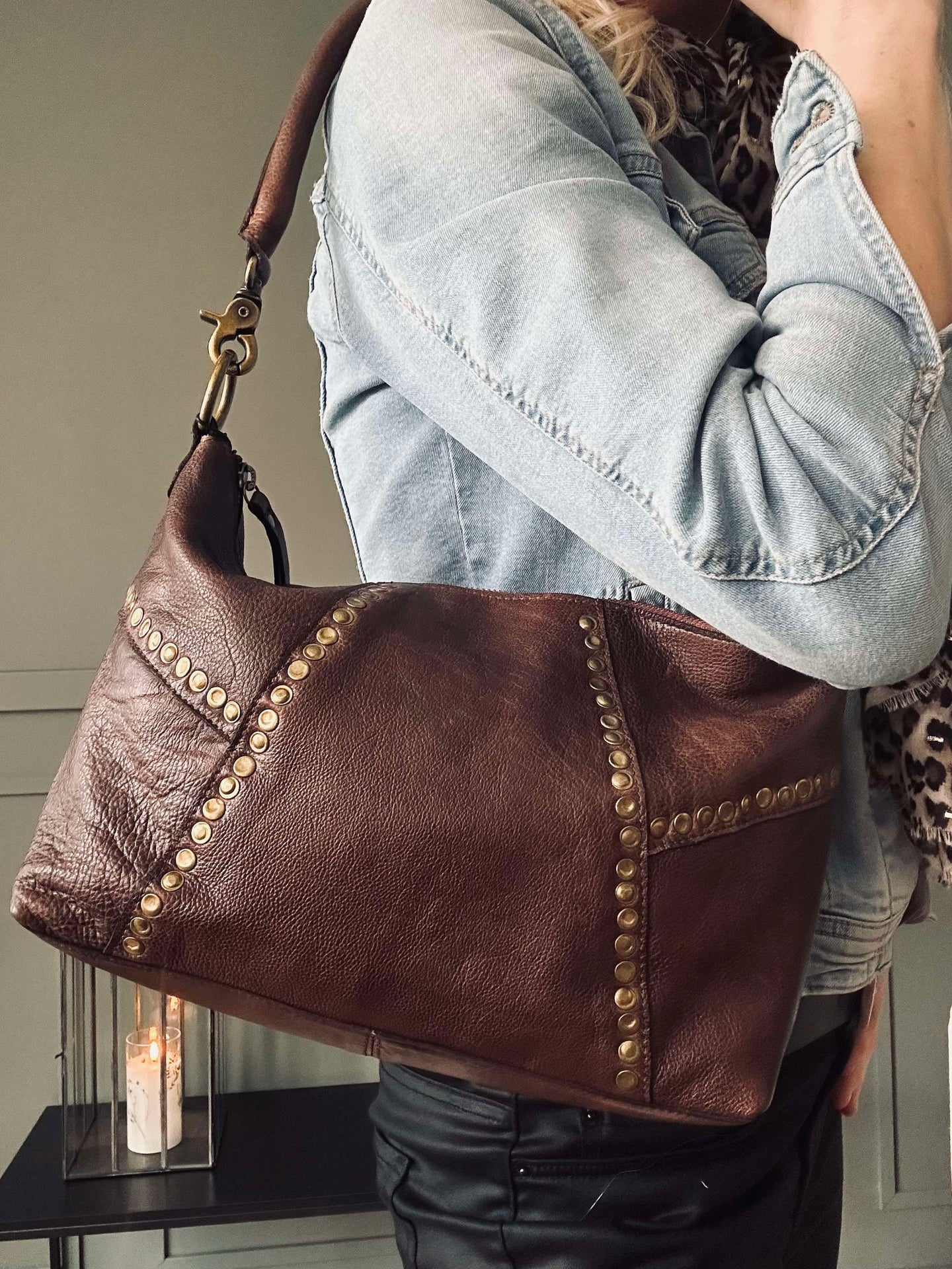 Schultertasche Loni Smoke