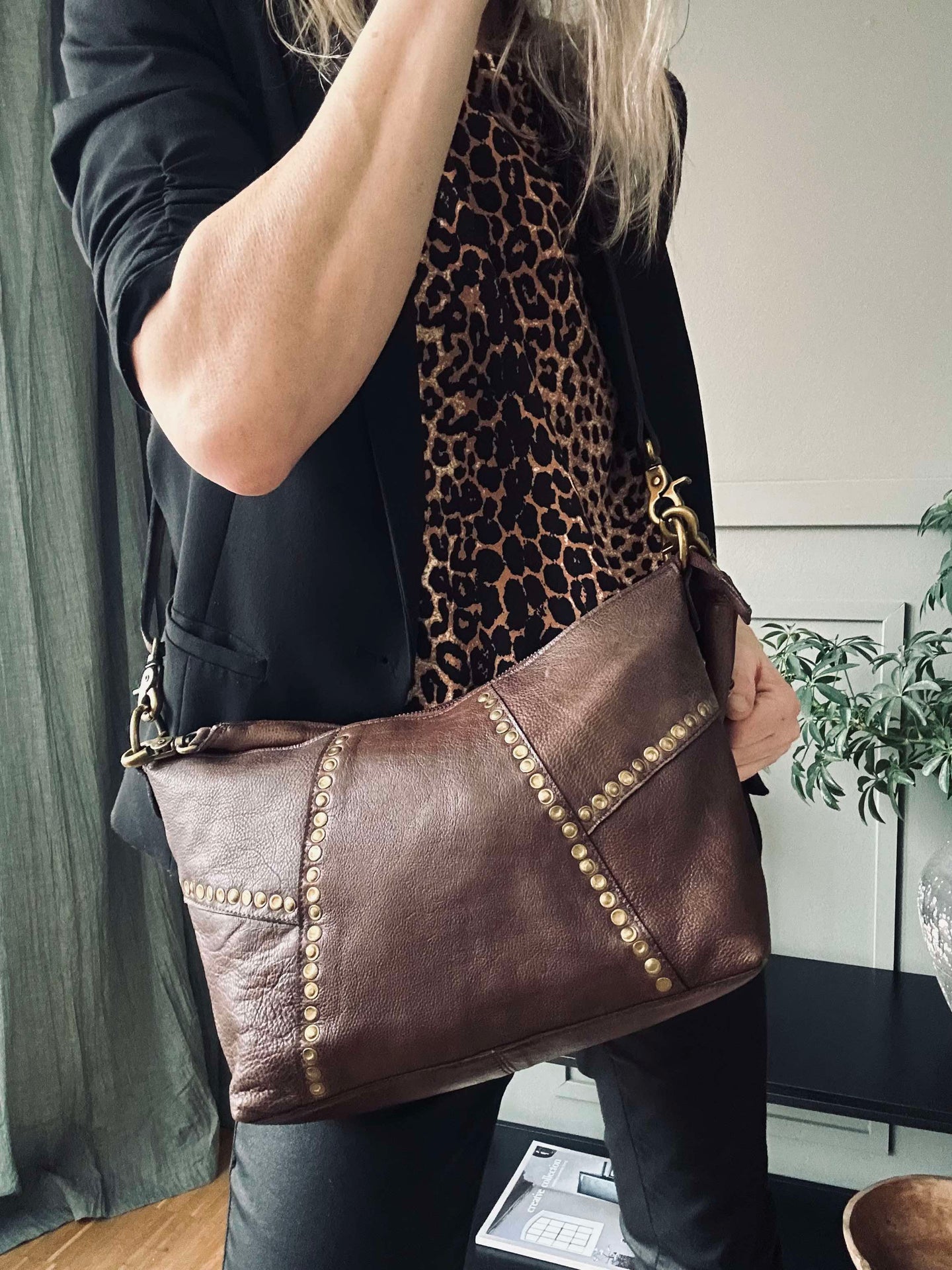 Schultertasche Loni Smoke
