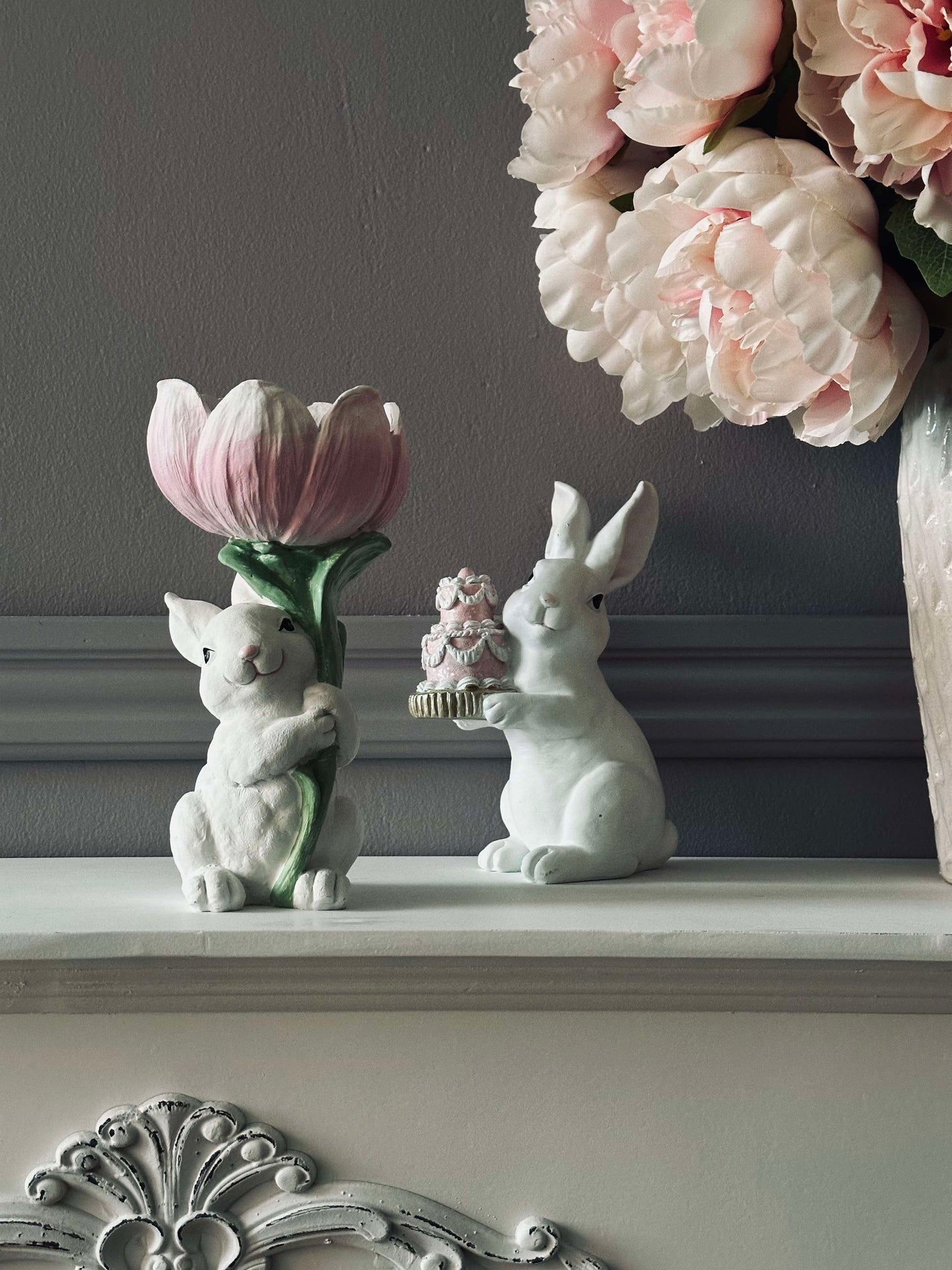 Hase mit Blume