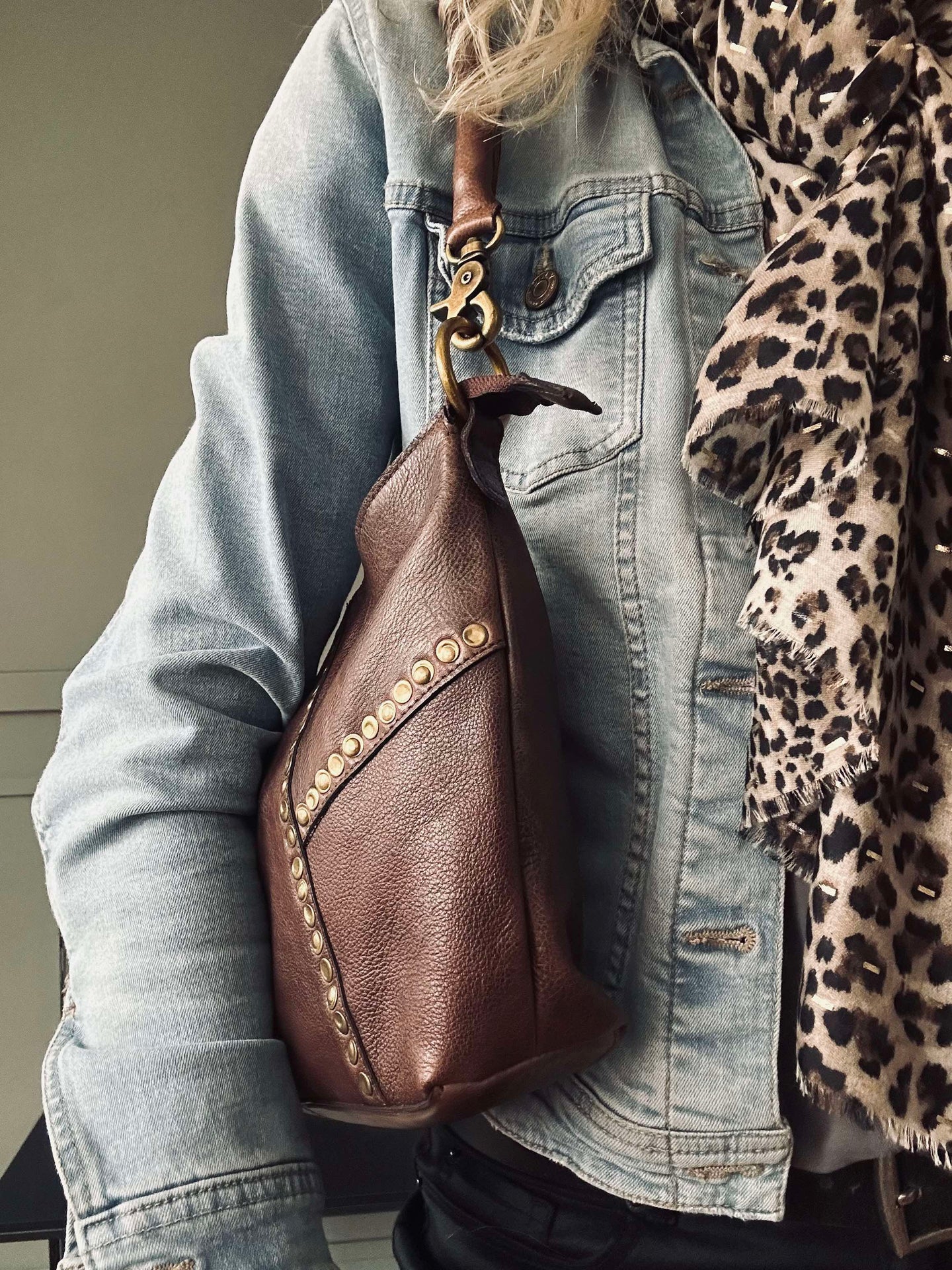Schultertasche Loni Smoke