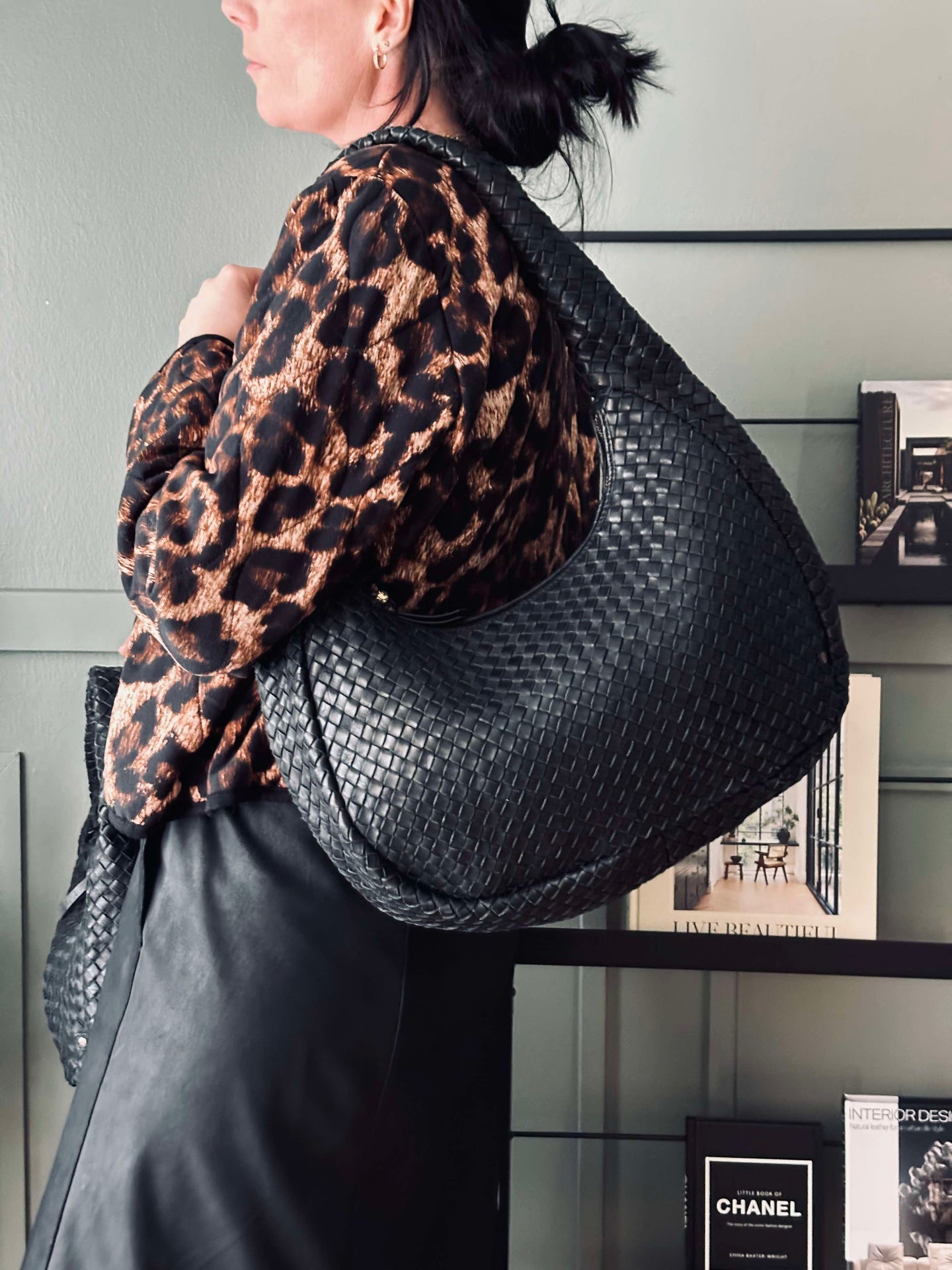 Elegante handgeflochtene Schultertasche - Schwarz groß