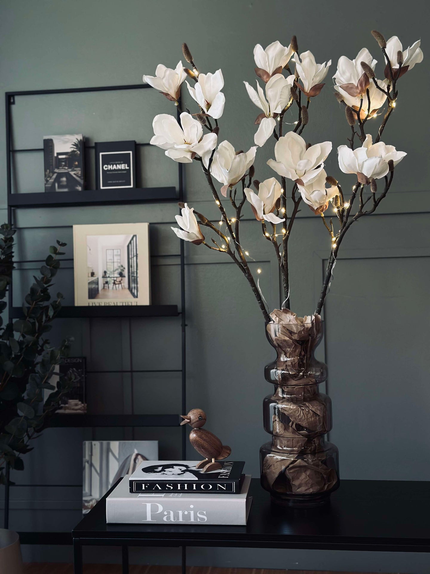 Magnolienzweig mit Licht
