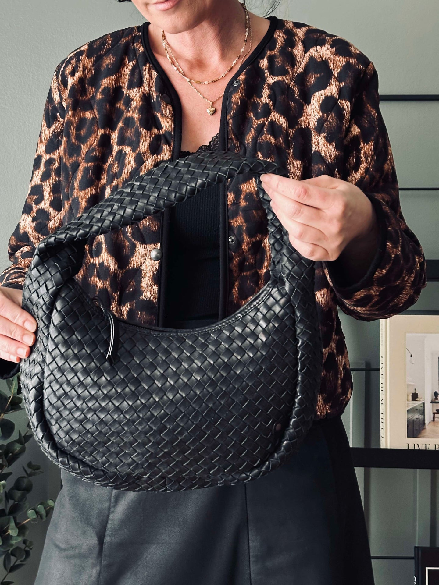 Elegante handgeflochtene Schultertasche - Black