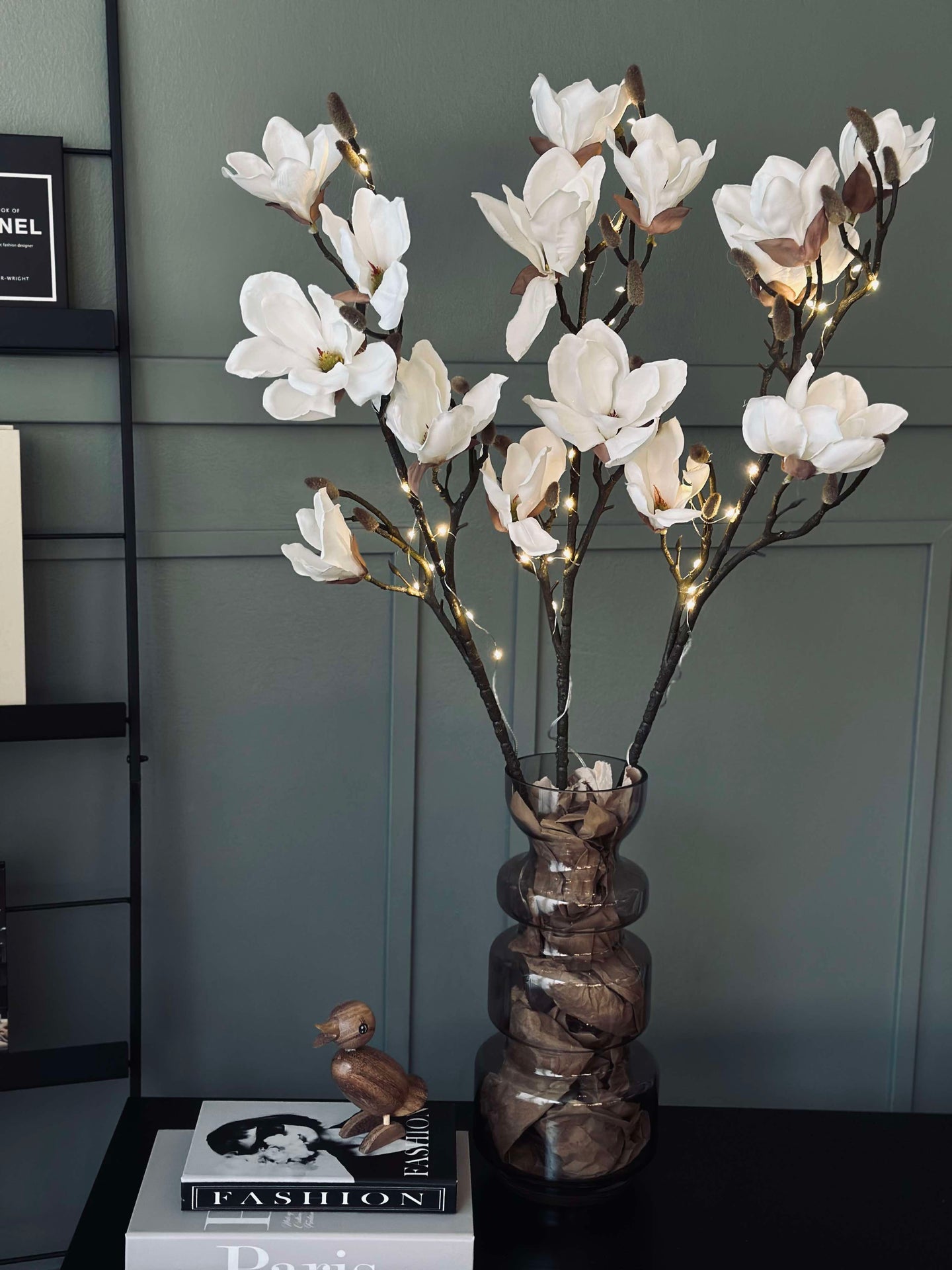 Magnolienzweig mit Licht