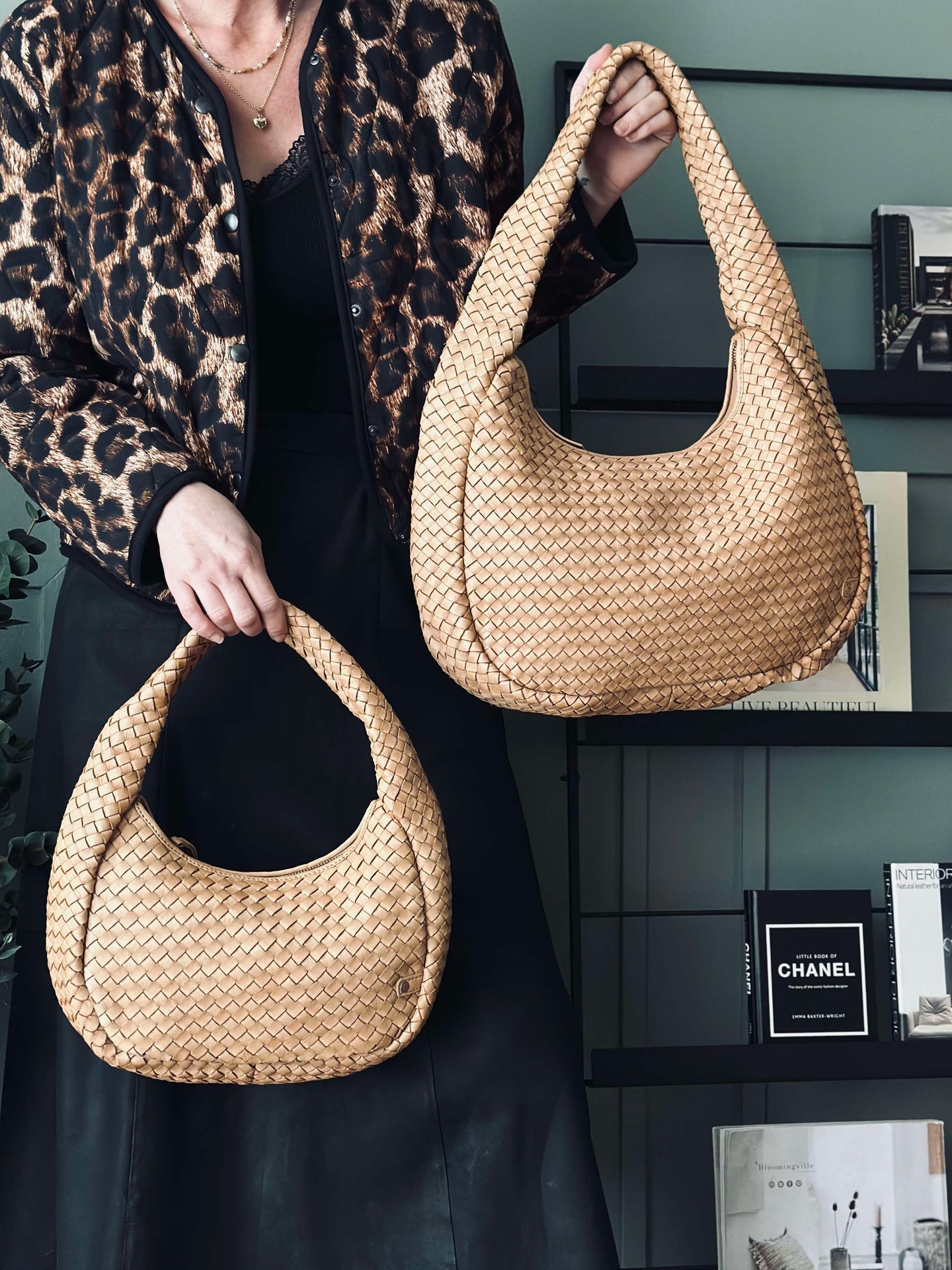Elegante handgeflochtene Schultertasche - Sand