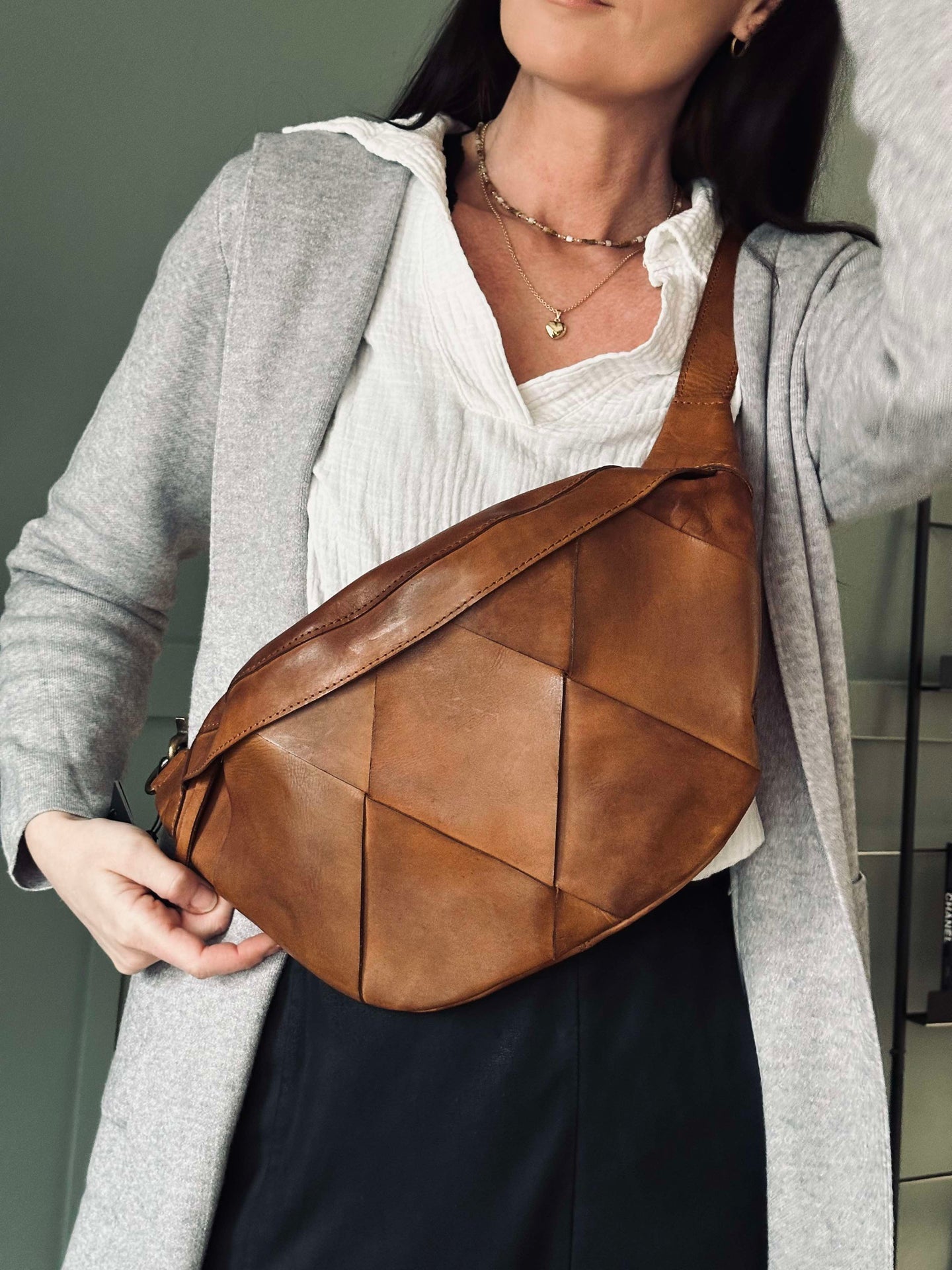 Exklusive handgeflochtene Bauchtasche - Cognac