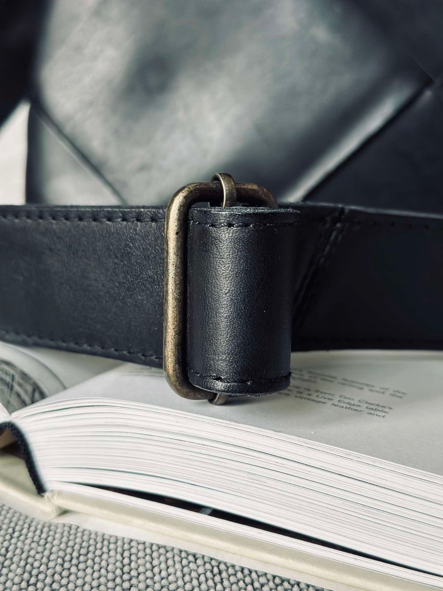 Exklusive handgeflochtene Schultertasche - Schwarz