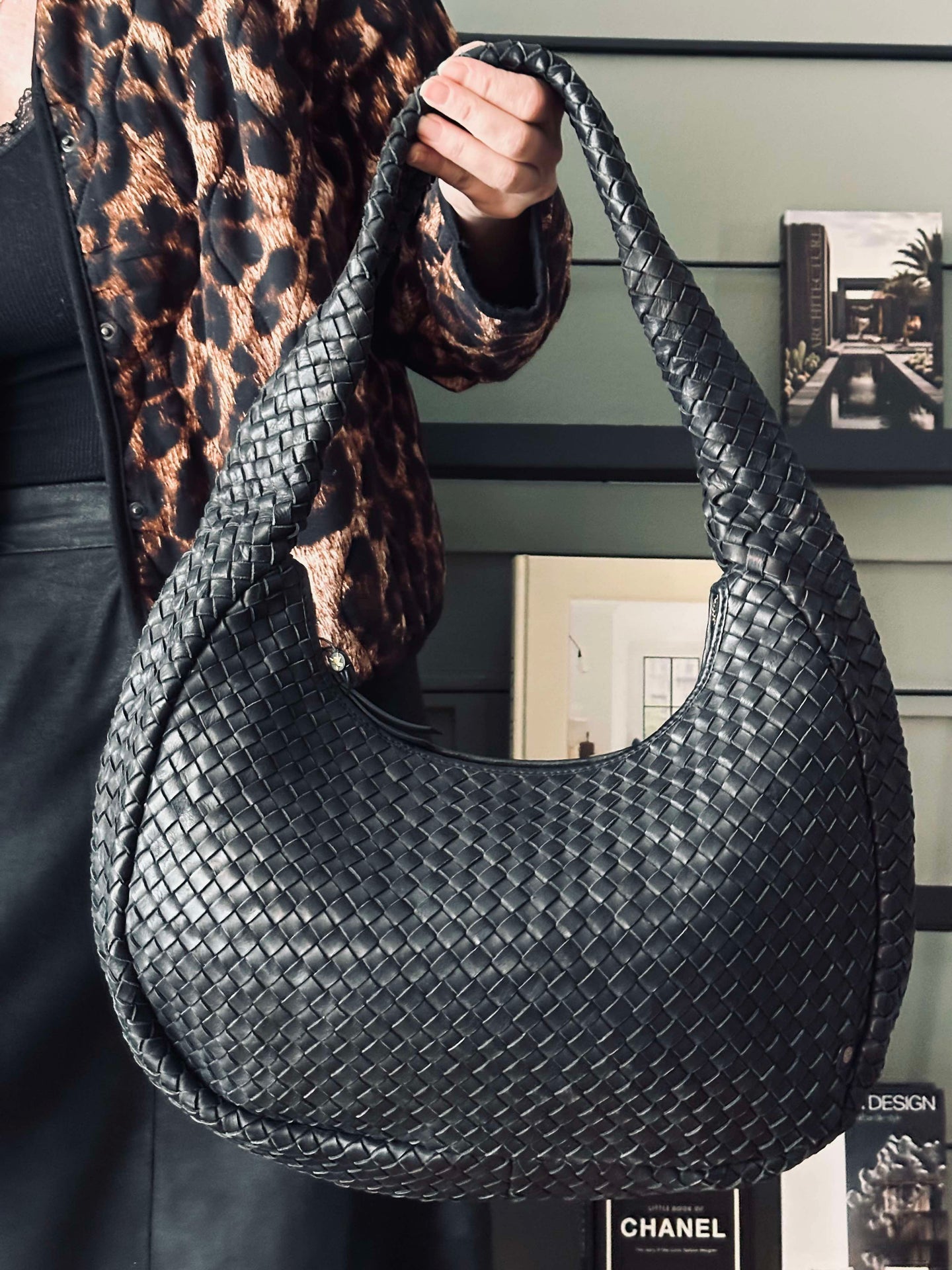 Elegante handgeflochtene Schultertasche - Schwarz groß