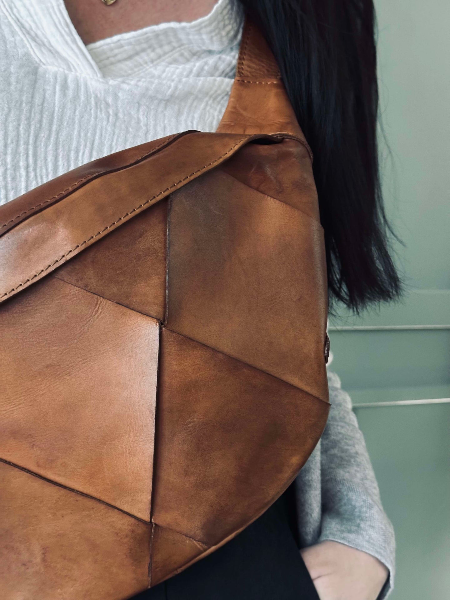Exklusive handgeflochtene Bauchtasche - Cognac