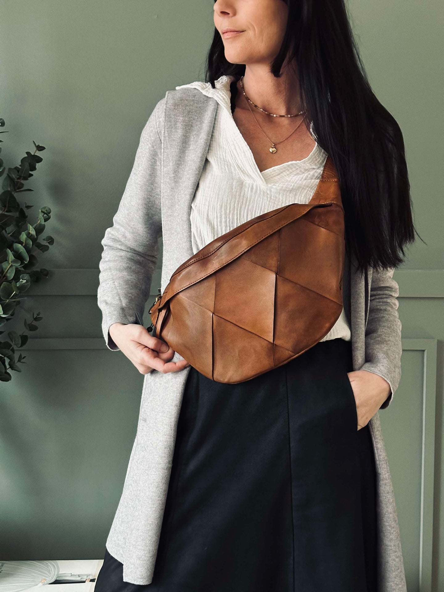 Exklusive handgeflochtene Bauchtasche - Cognac