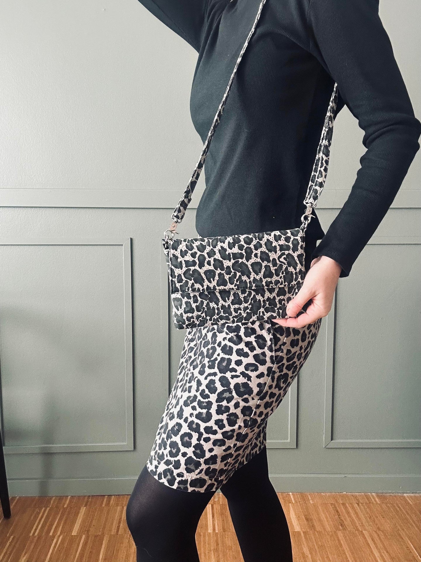 Clutch Grey Leopardleder