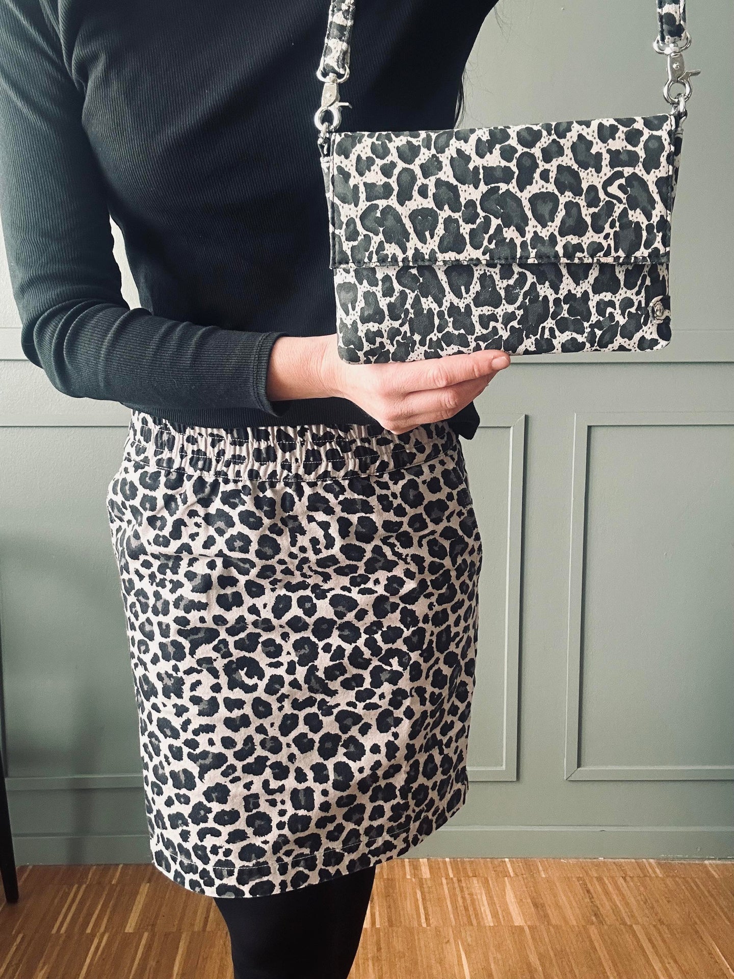 Clutch Grey Leopardleder