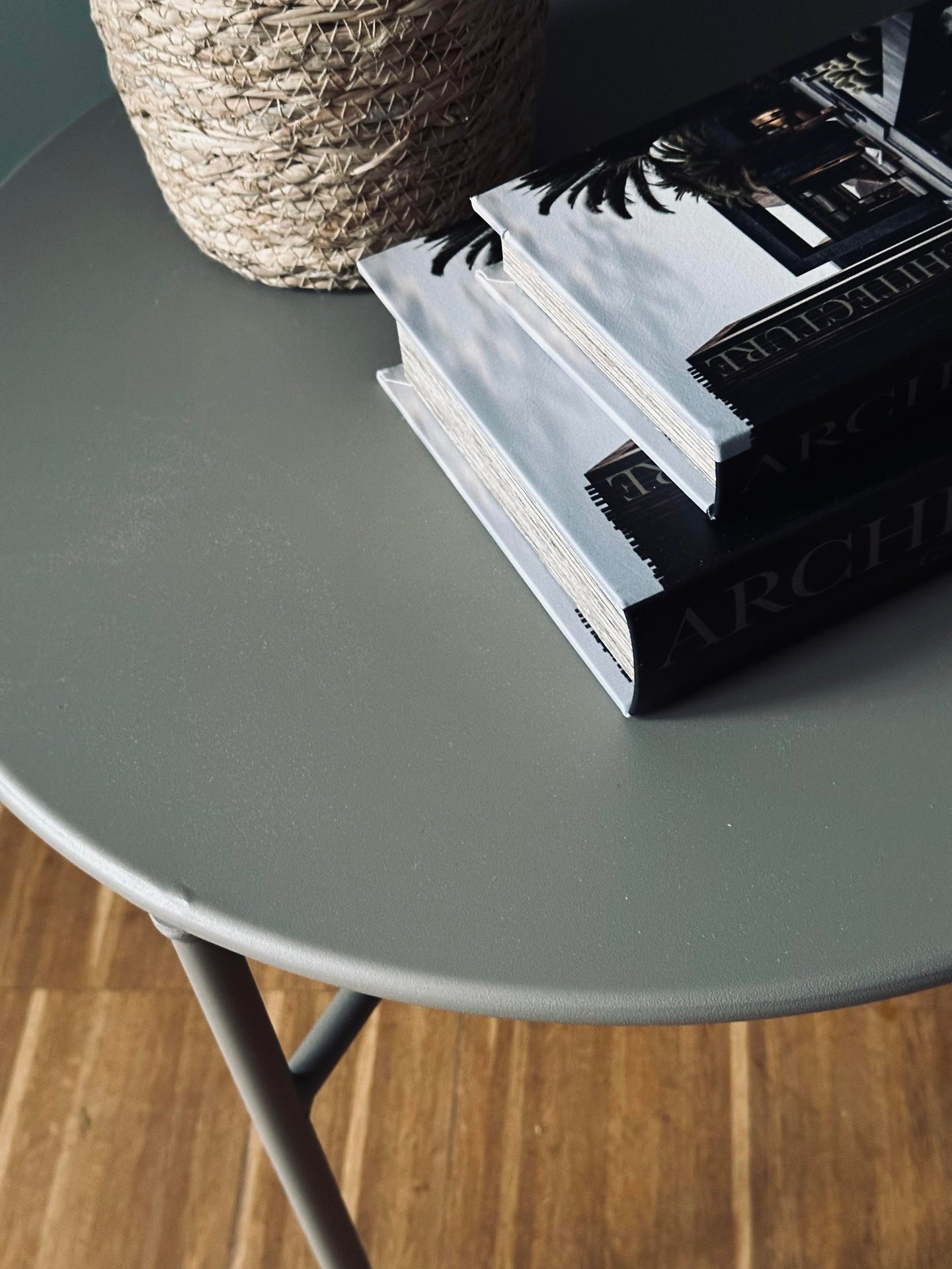 Tisch für Innen und Außen – Beige Ø 50 cm