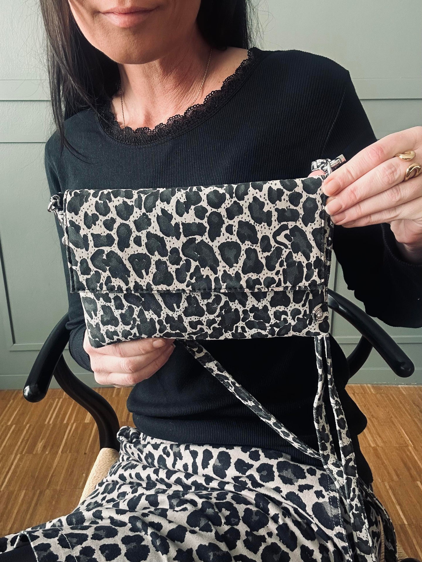 Clutch Grey Leopardleder