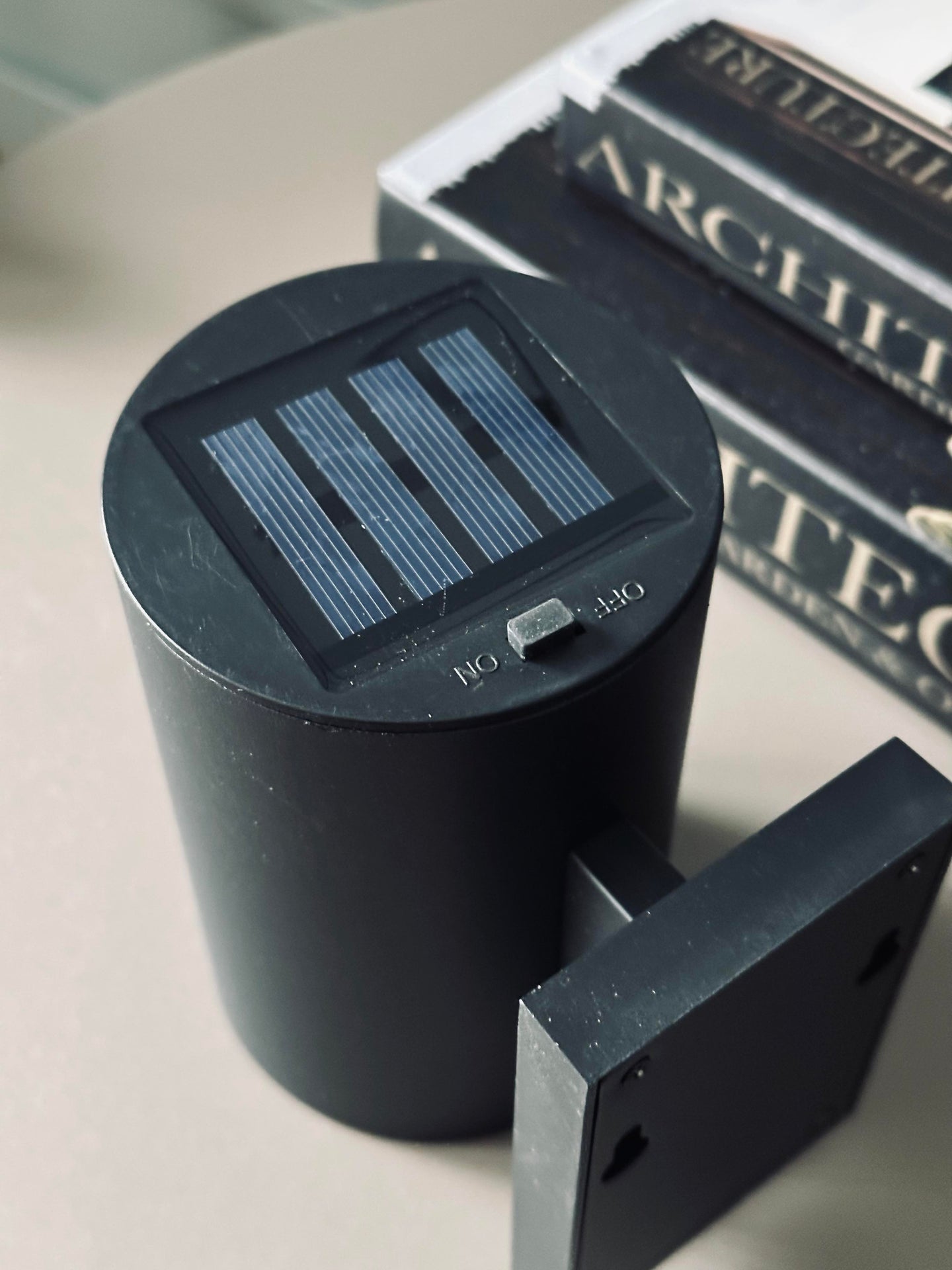 Wandleuchte mit Solarzellen