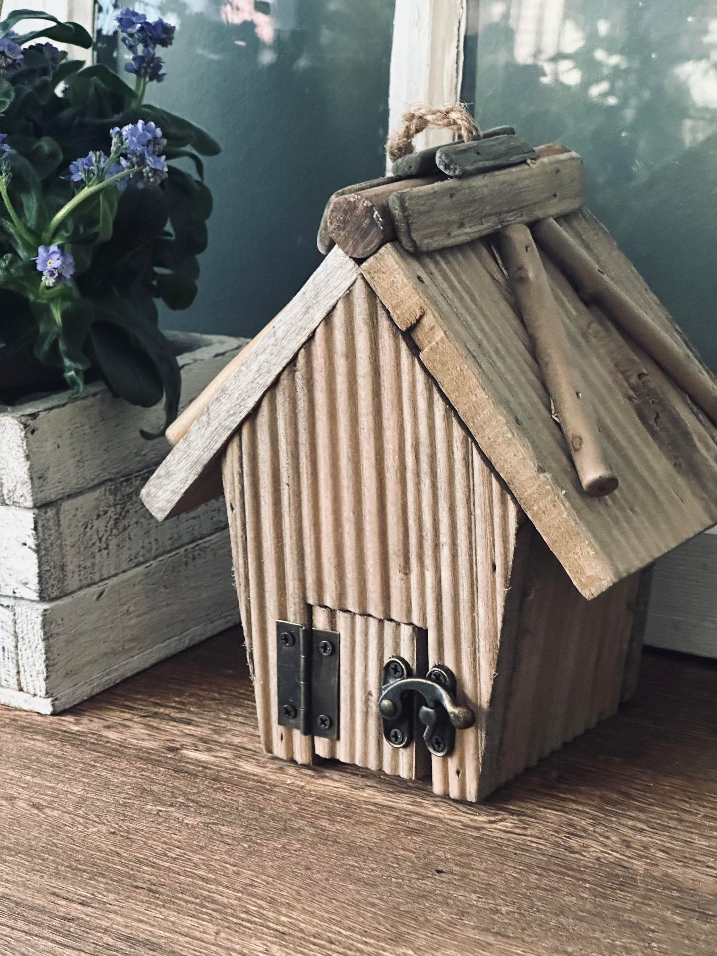 Vogelhaus aus gewaschenem Holz