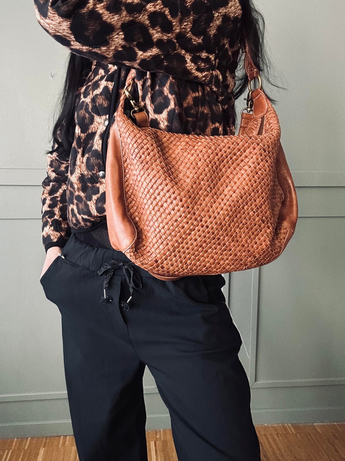 Schultertasche DARIA – Geflochtenes Leder Walnuss