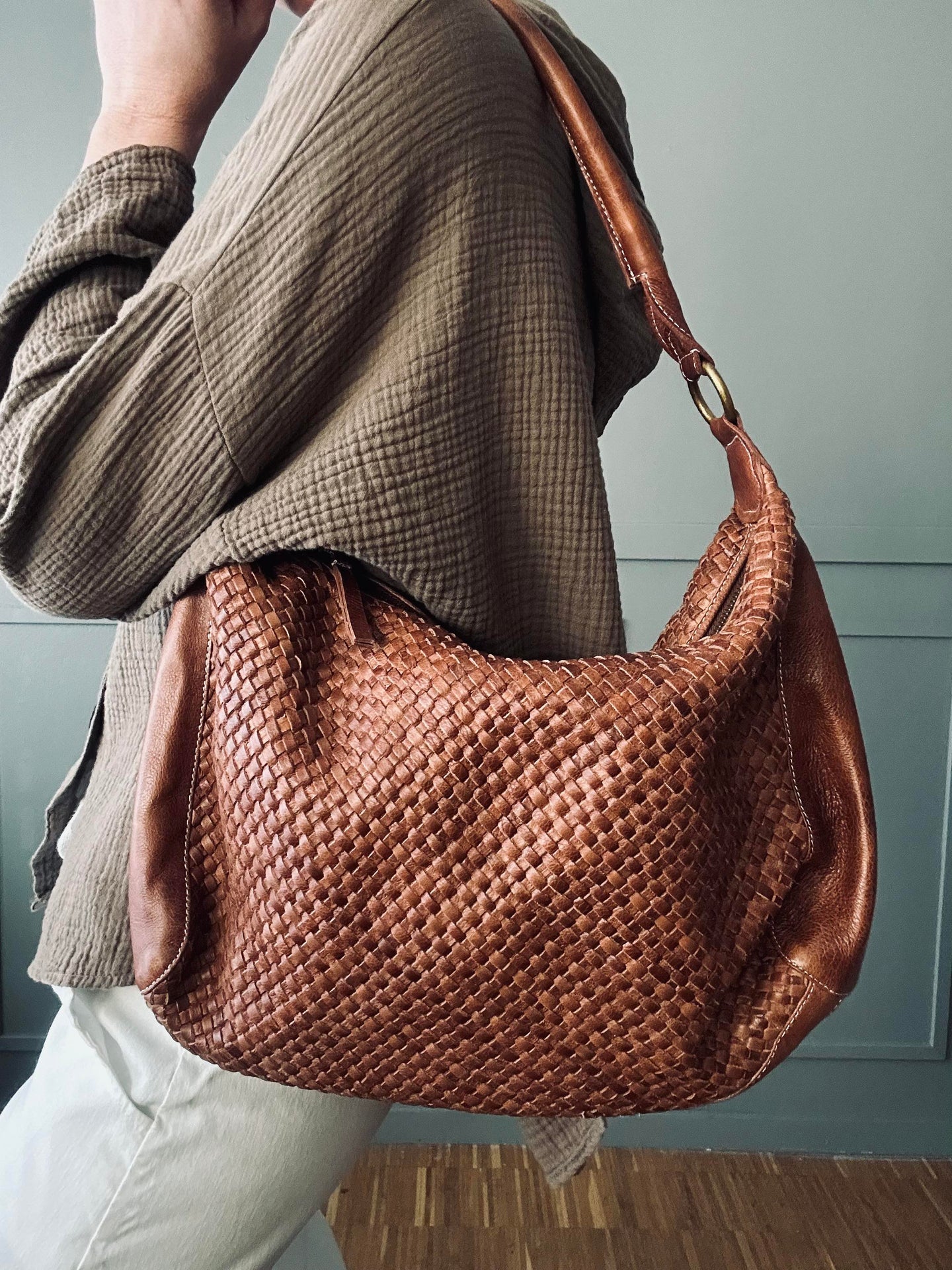 Schultertasche DARIA – Geflochtenes Leder Walnuss