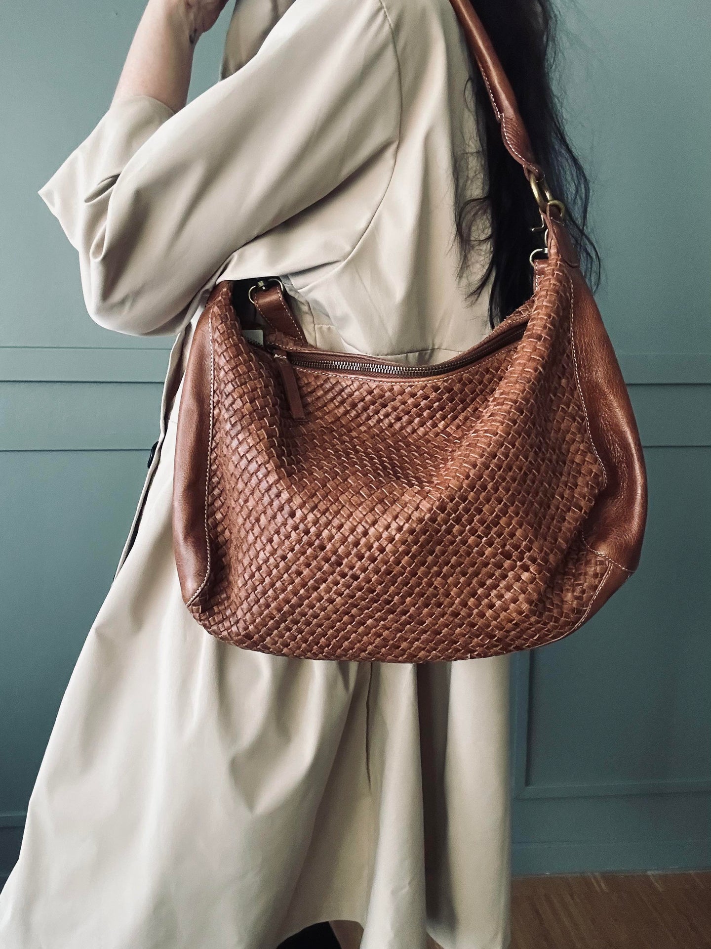 Schultertasche DARIA – Geflochtenes Leder Walnuss