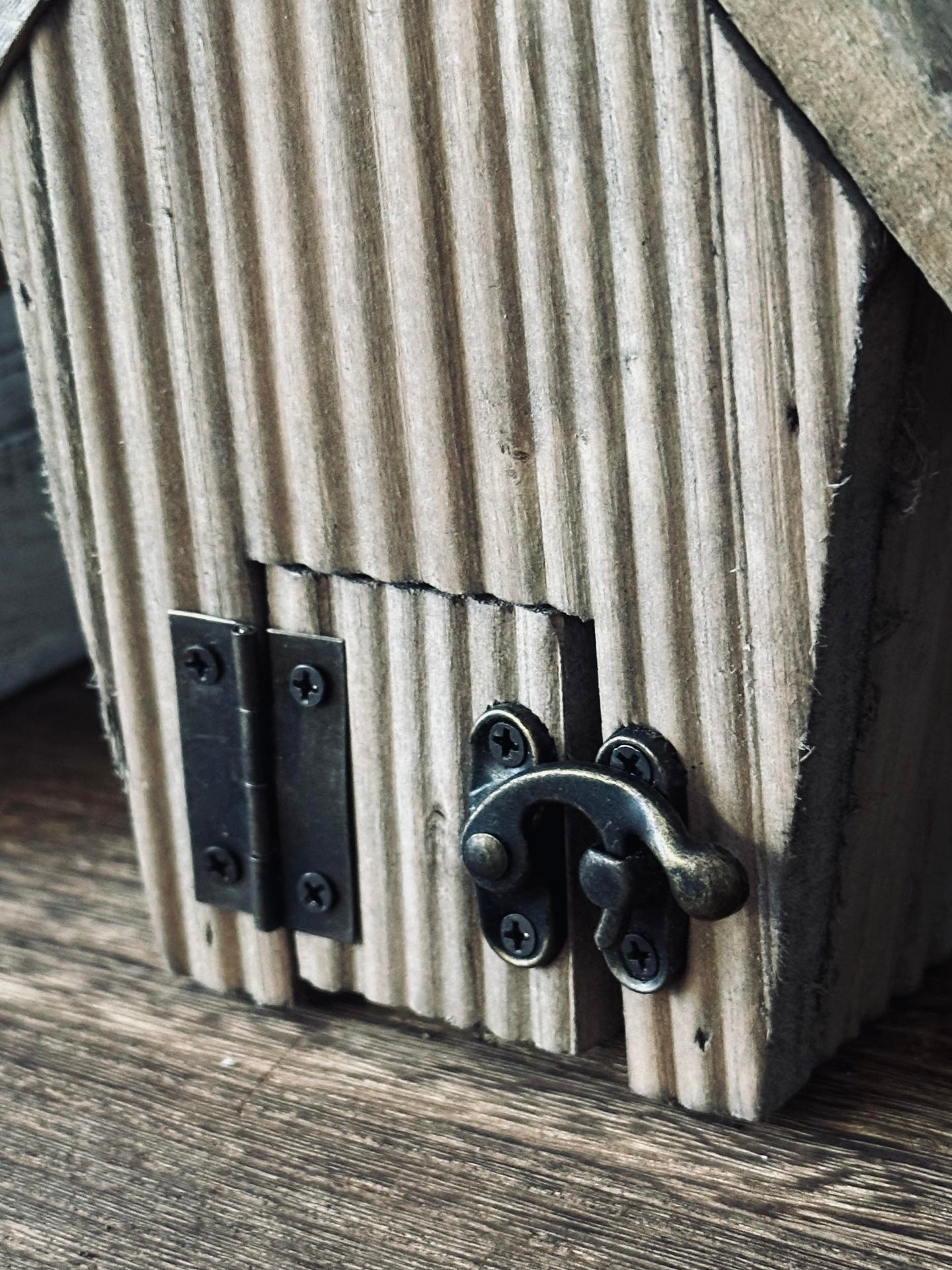 Vogelhaus aus gewaschenem Holz