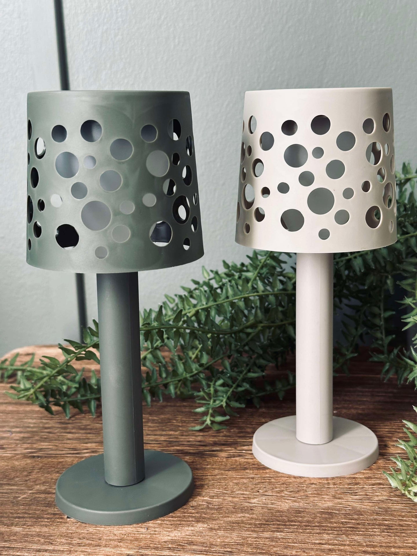 Tischlampe mit Solarzellen - Hellbeige