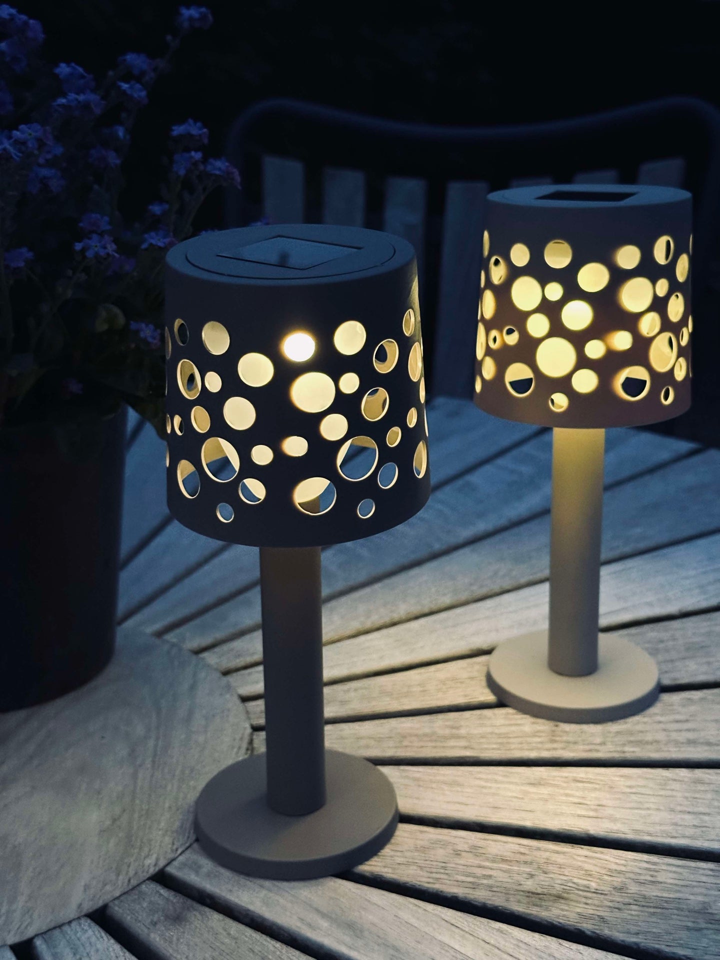 Tischlampe mit Solarzellen - Dunkelbeige