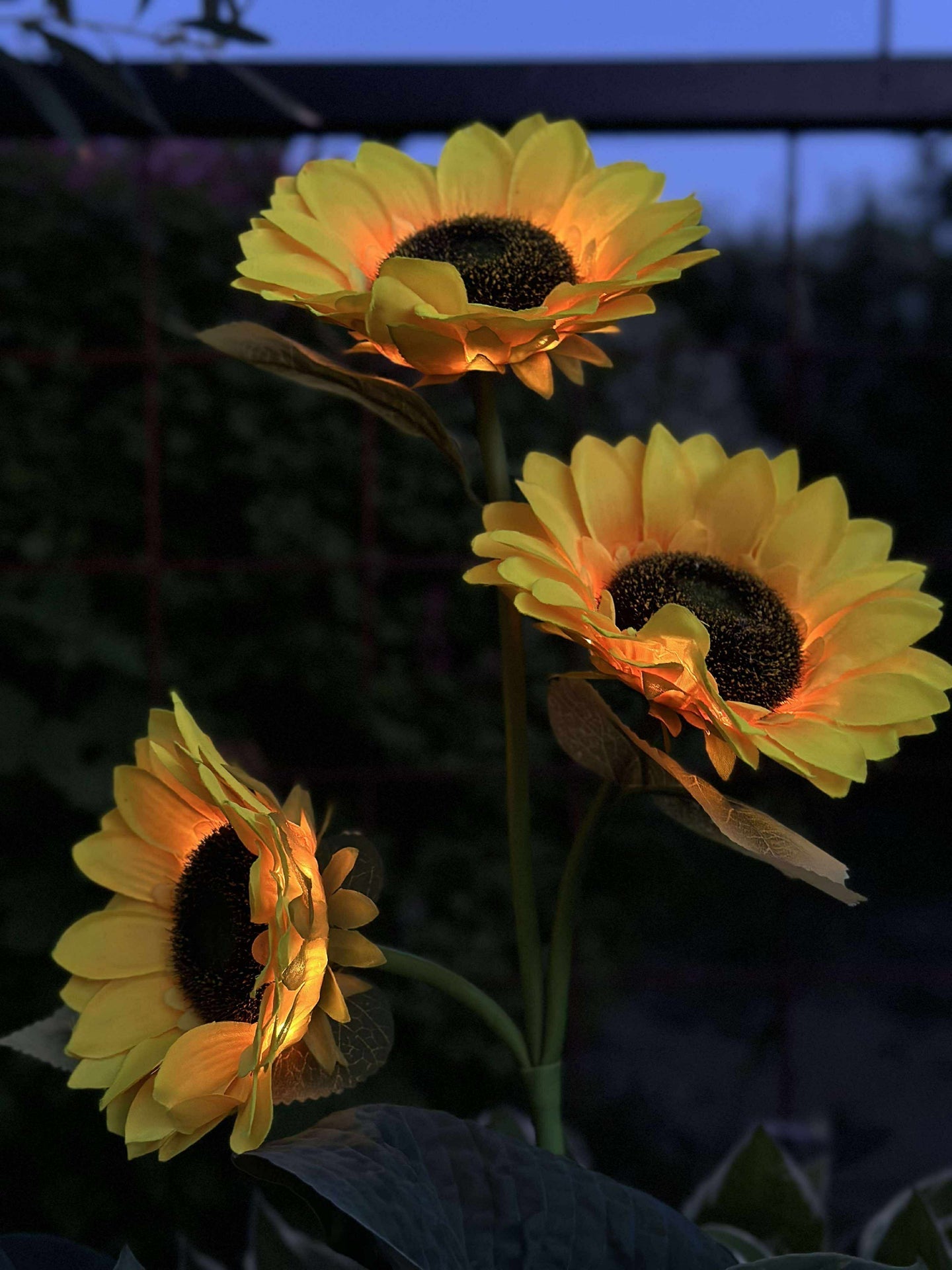 Sonnenblume mit Solarzellen