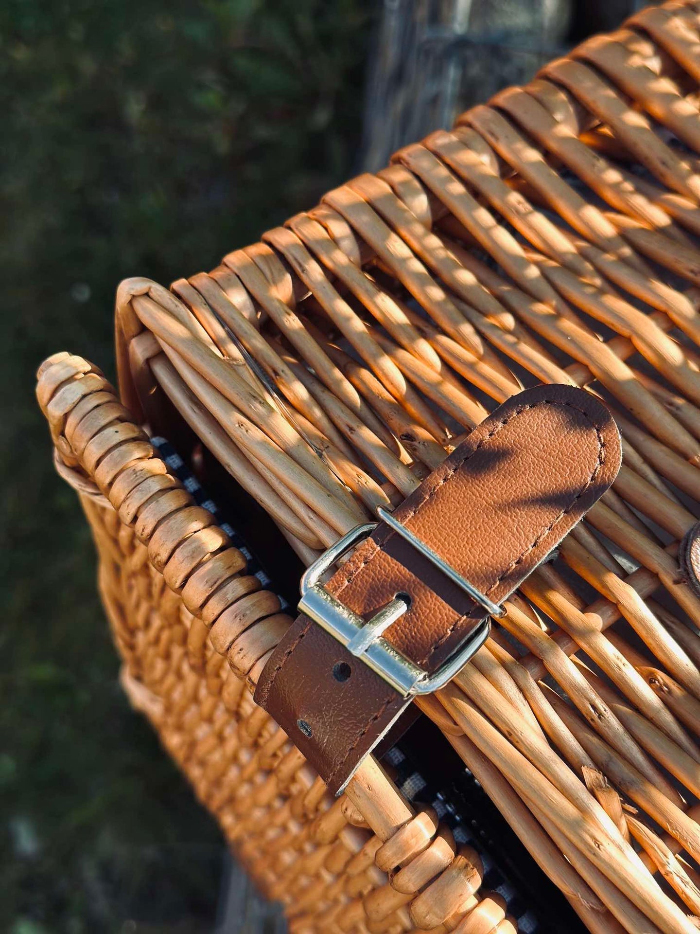 Picknickkorb mit Inhalt für 4 Personen - DELUXE
